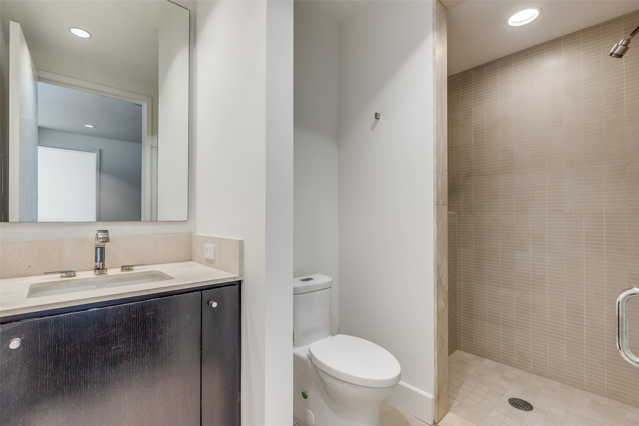 2408 Victory Park Lane 1040