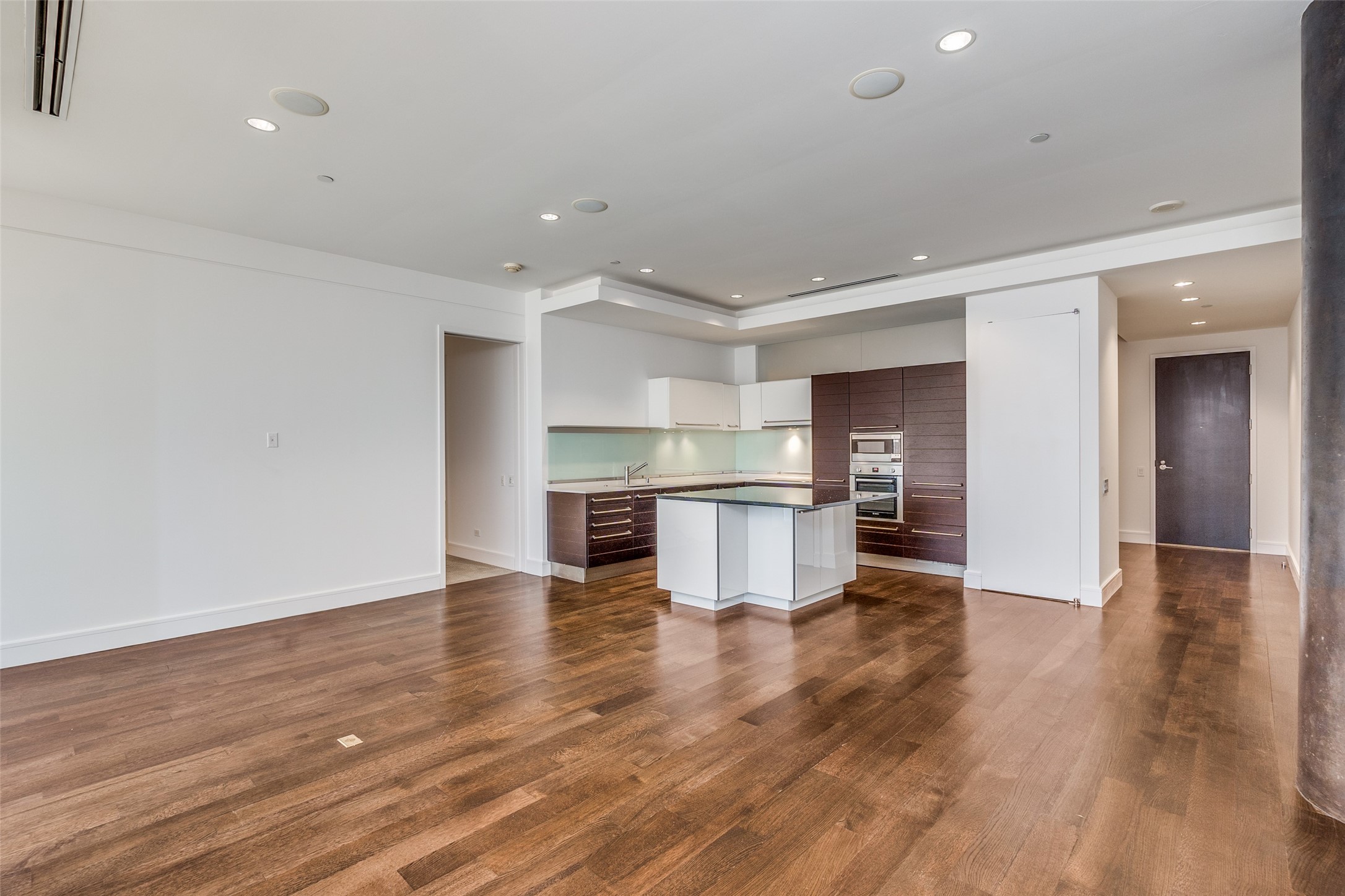 2408 Victory Park Lane 1040