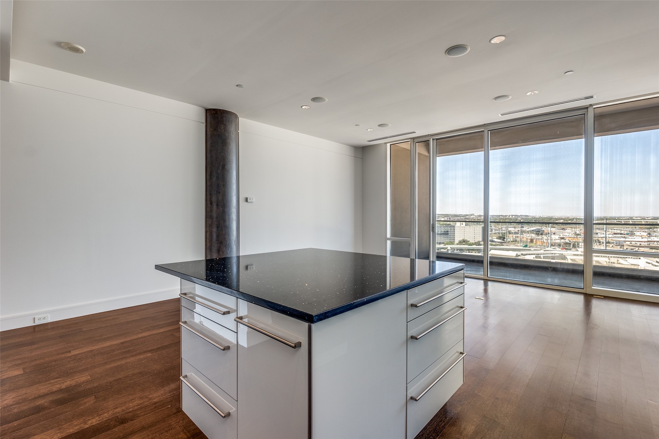 2408 Victory Park Lane 1040