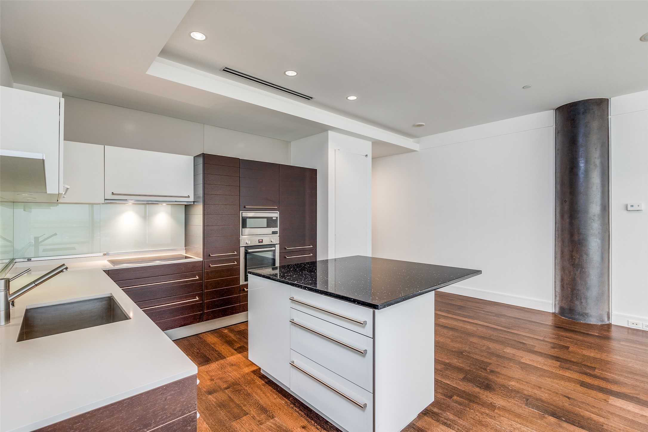 2408 Victory Park Lane 1040