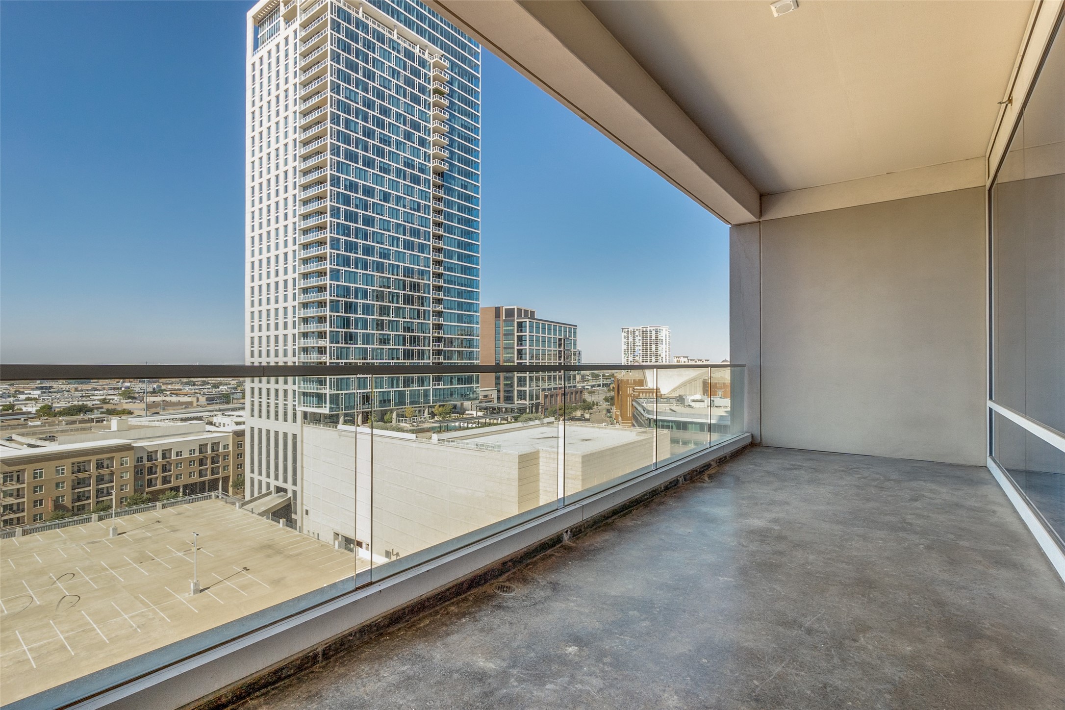 2408 Victory Park Lane 1040