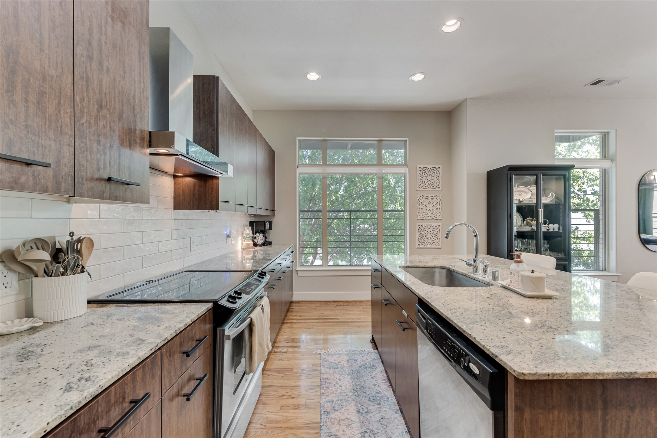 2335 Stutz Drive 49