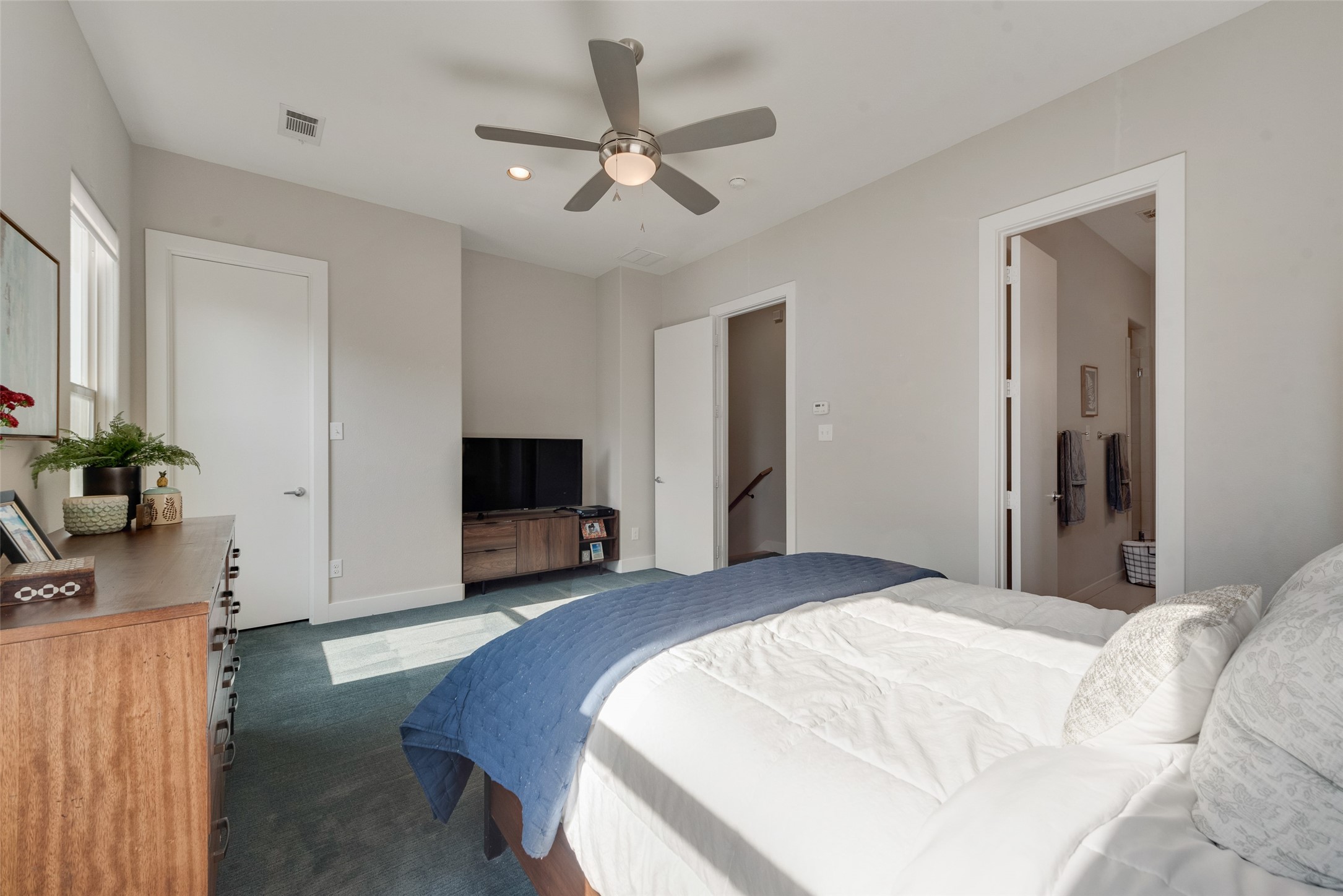 2335 Stutz Drive 49