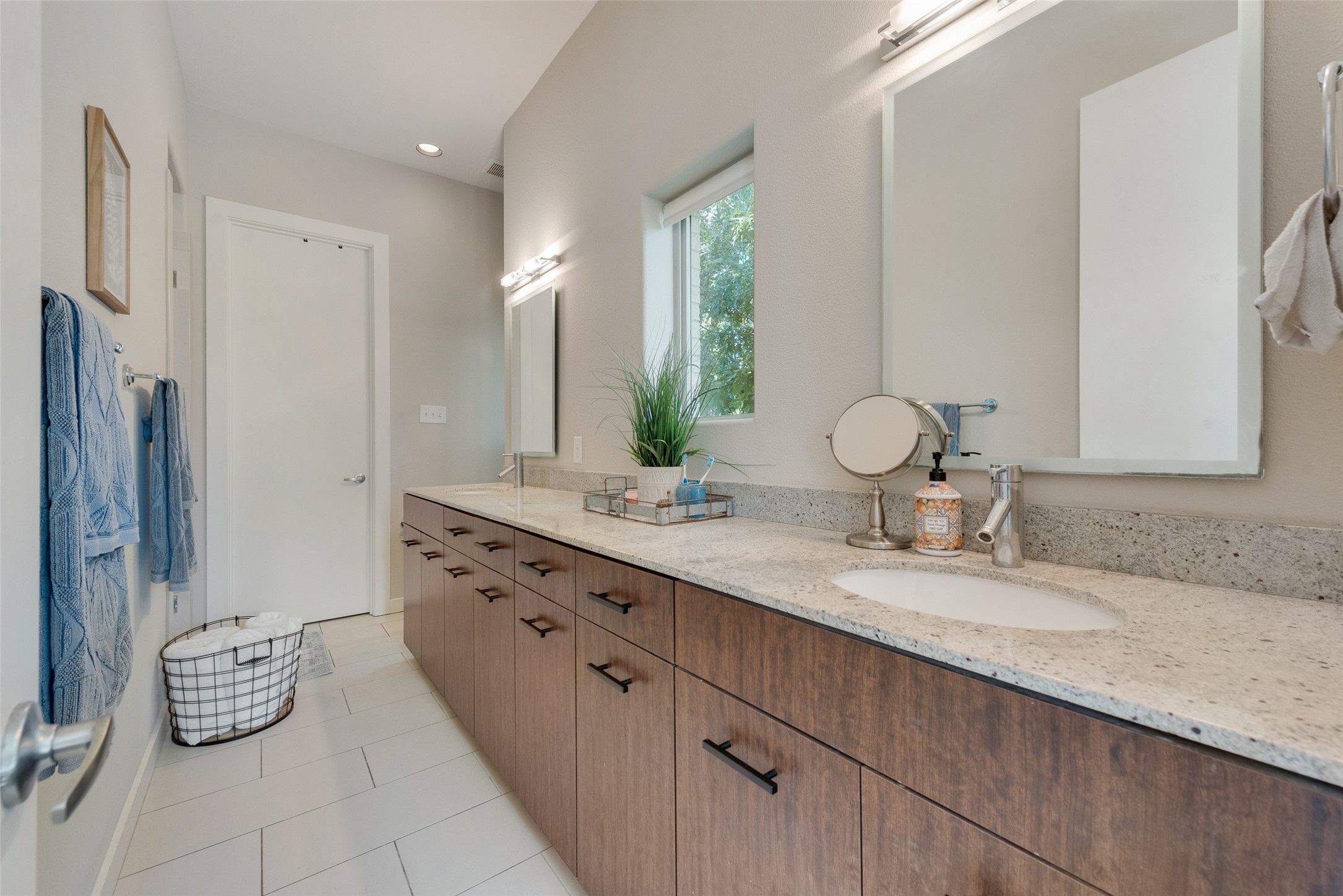 2335 Stutz Drive 49
