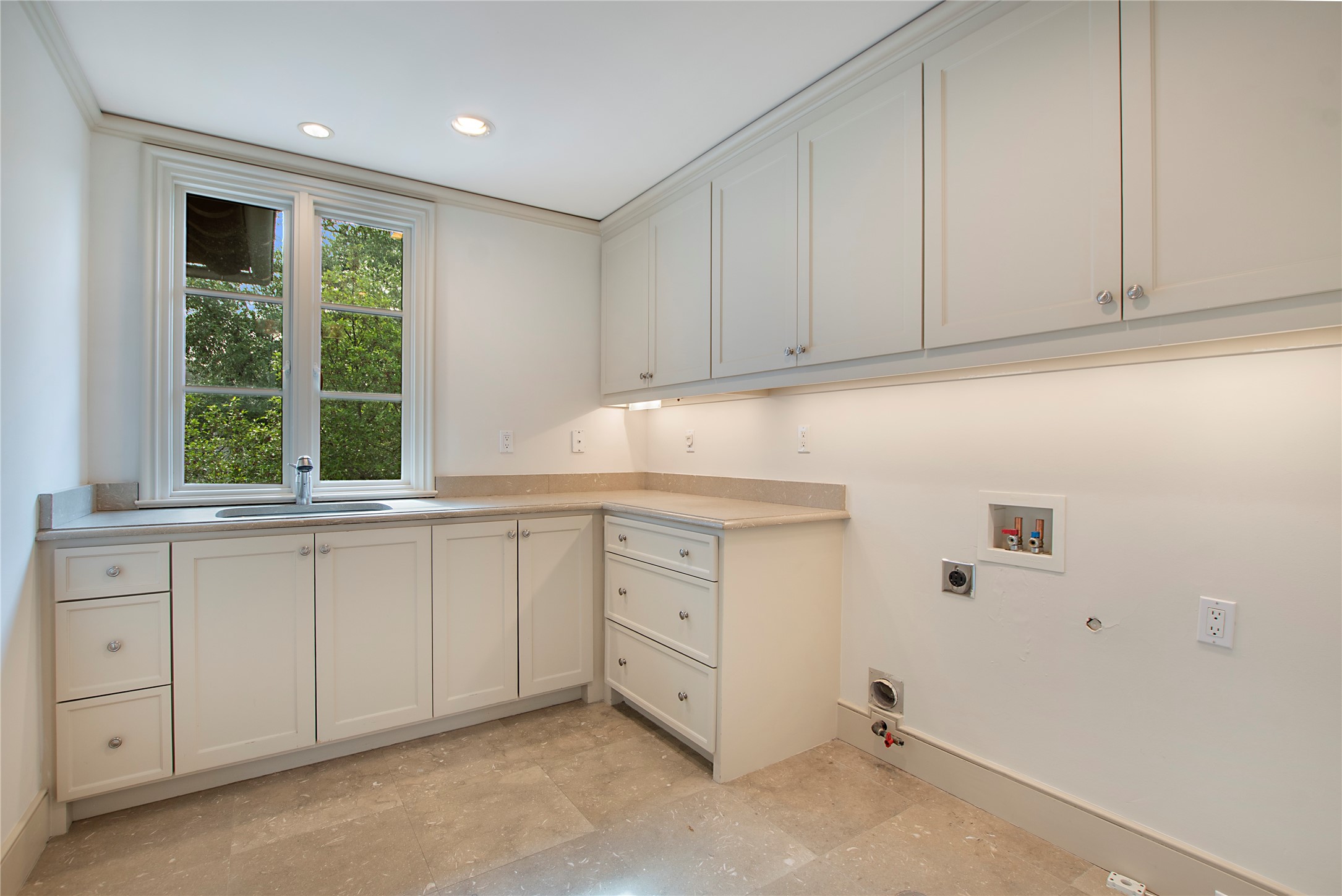 3526 Greenbrier Drive