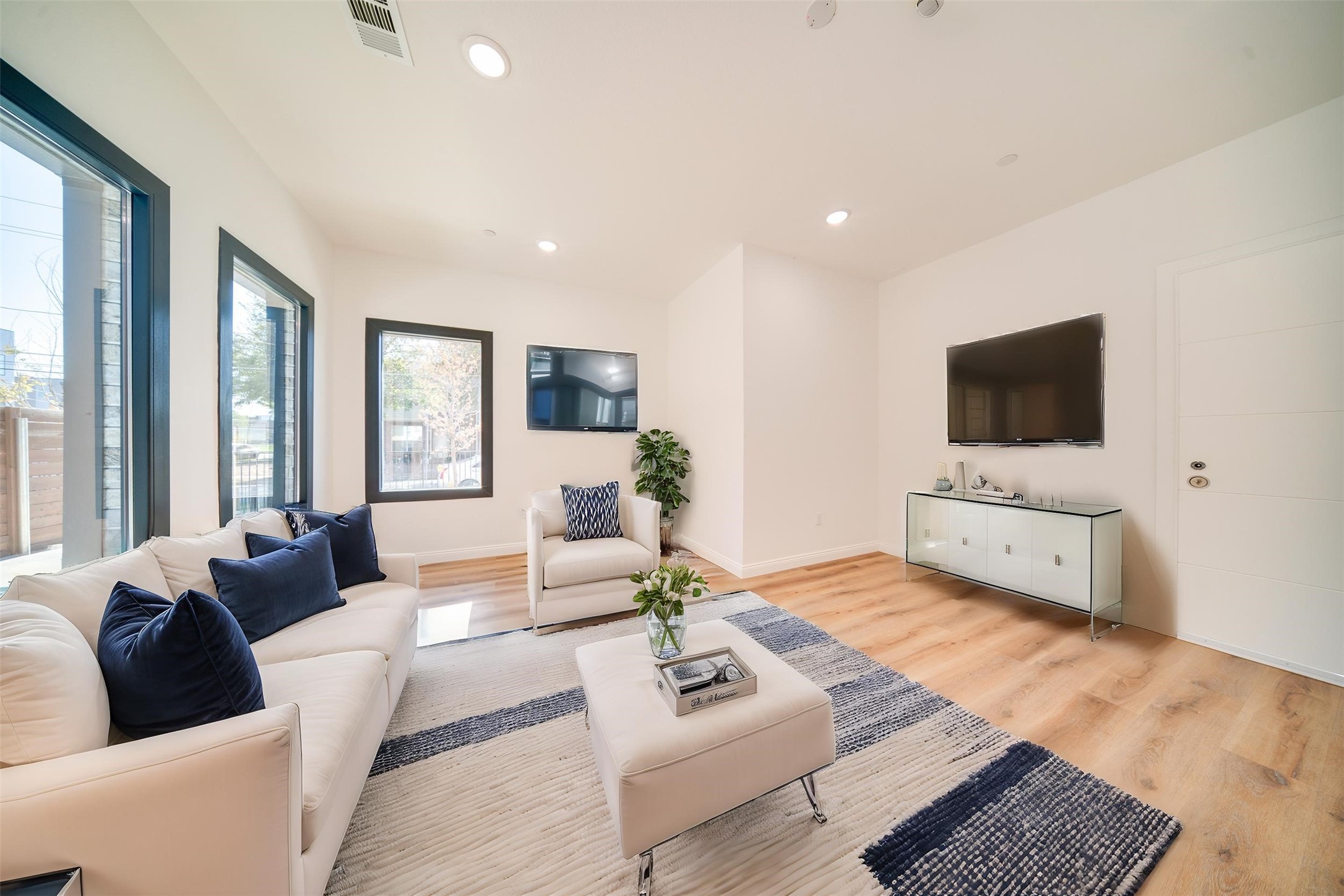 1920 Caddo Street 101