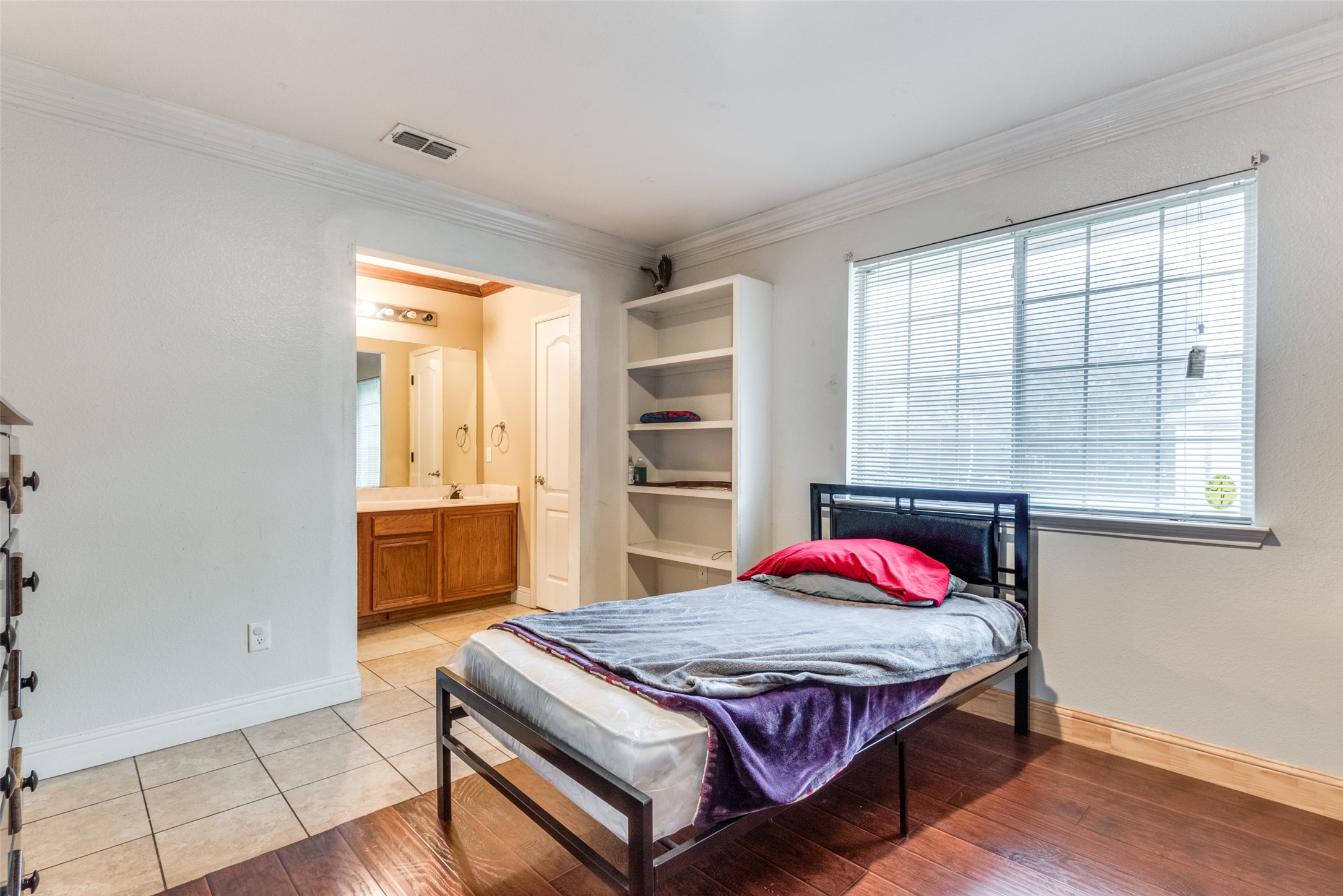 615 S Acres Drive