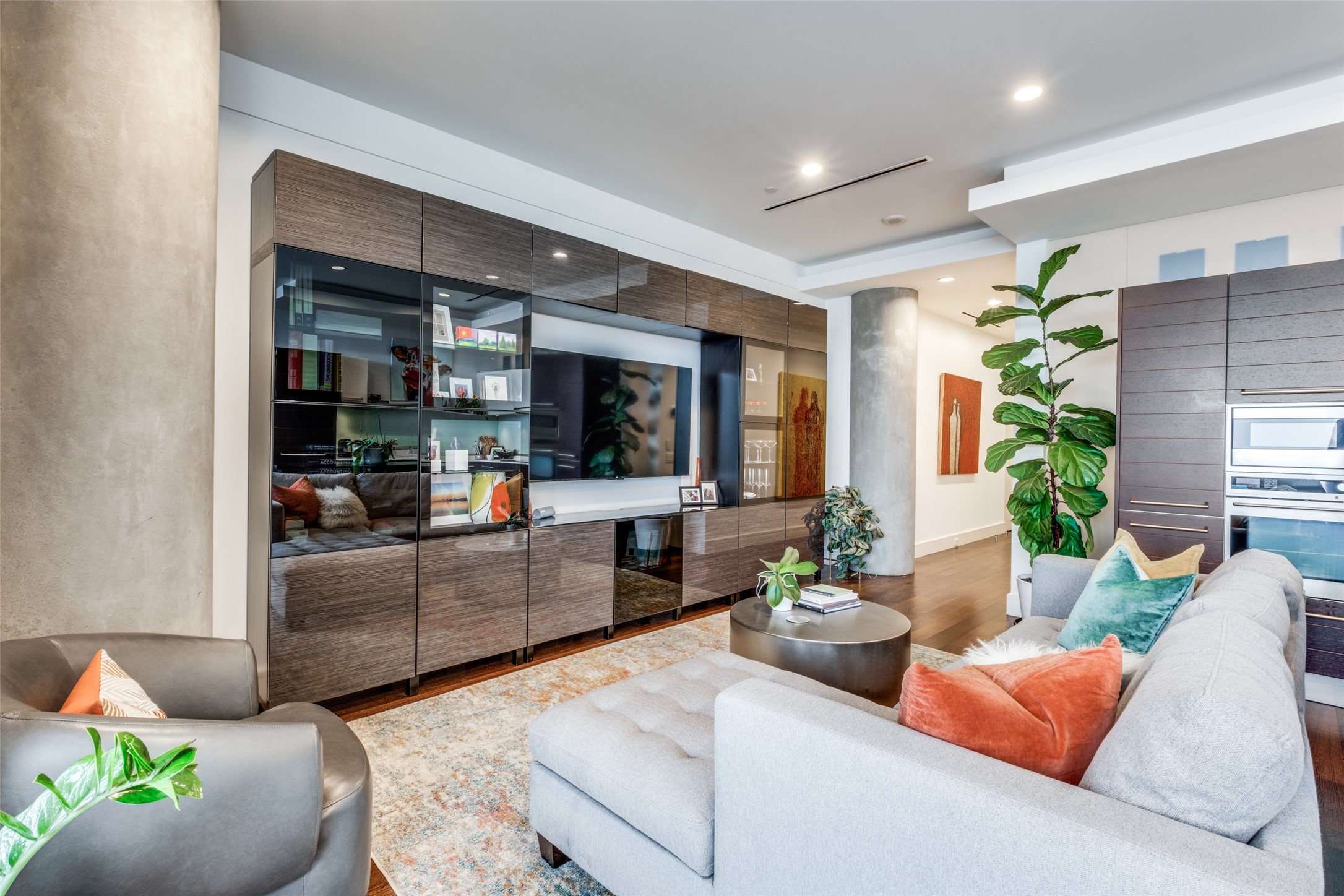 2408 Victory Park Lane 831