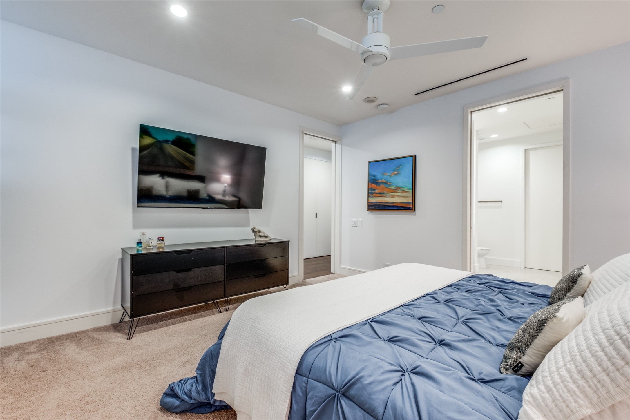 2408 Victory Park Lane 831