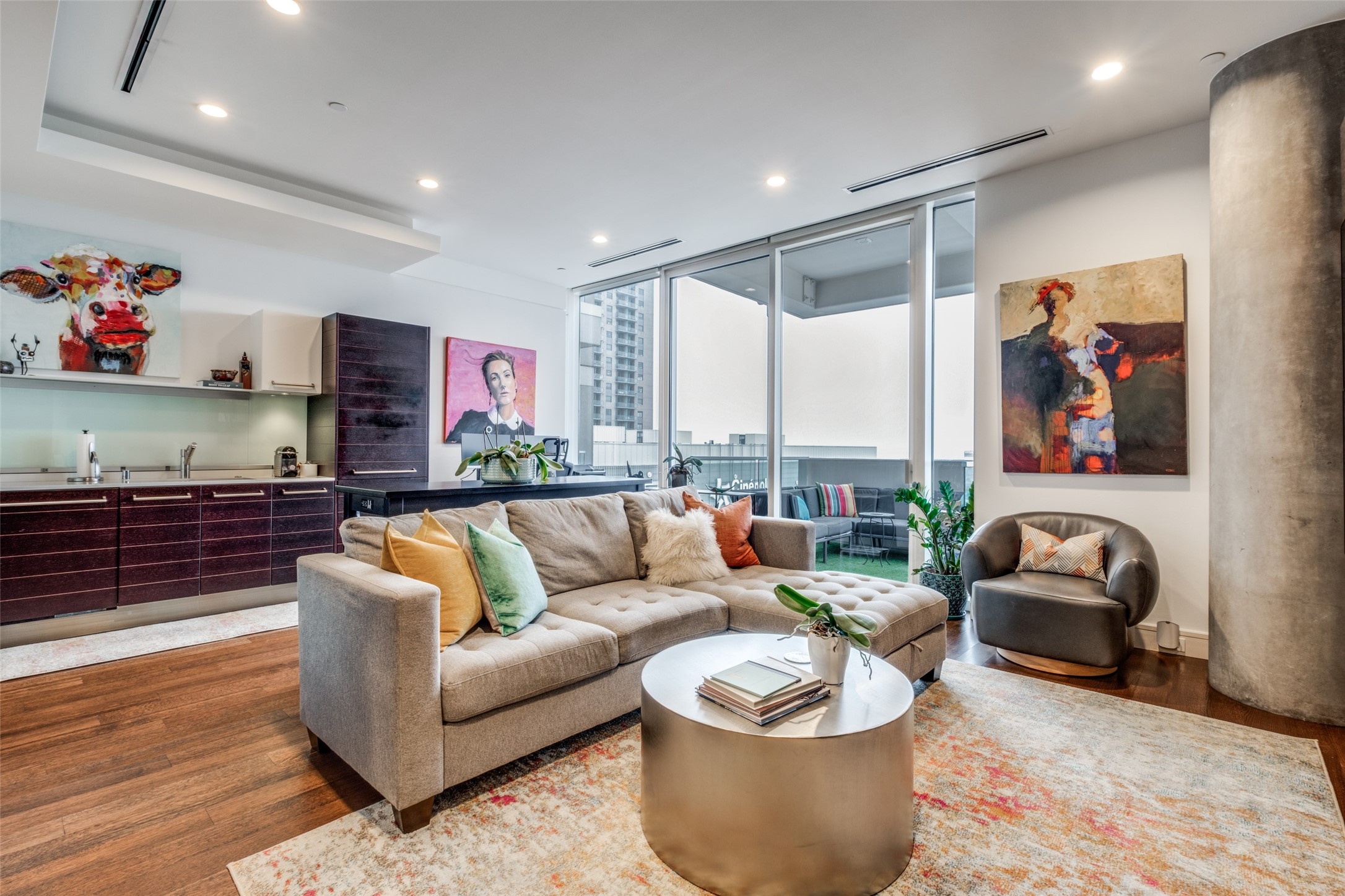 2408 Victory Park Lane 831