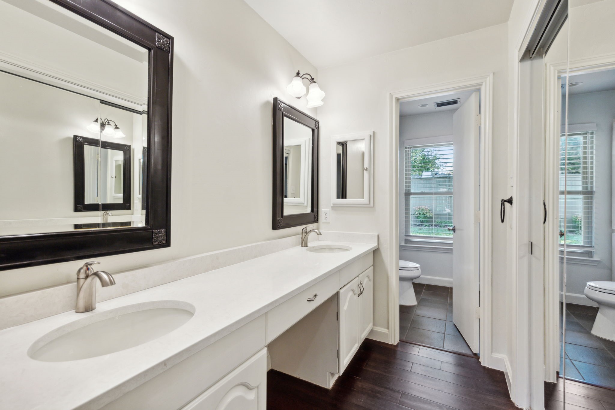 1800 Villanova Drive