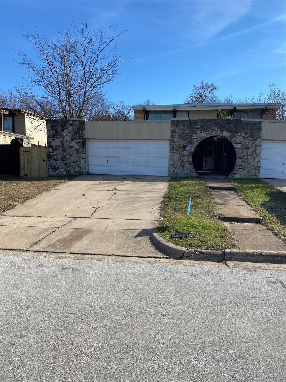 6329 Walraven Circle