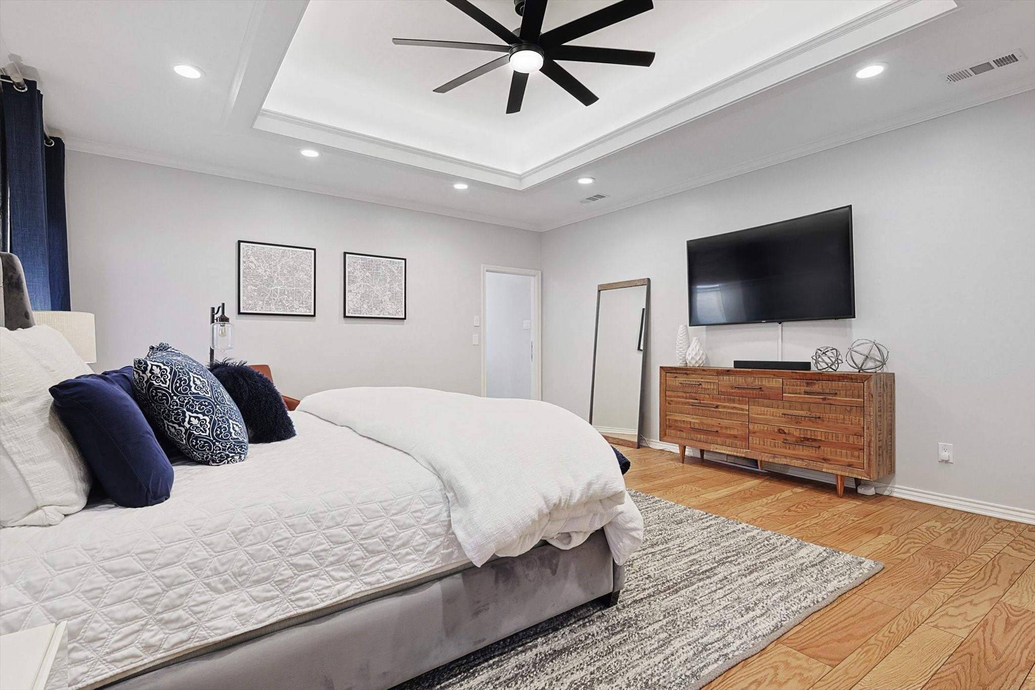 7015 Chevy Chase Avenue