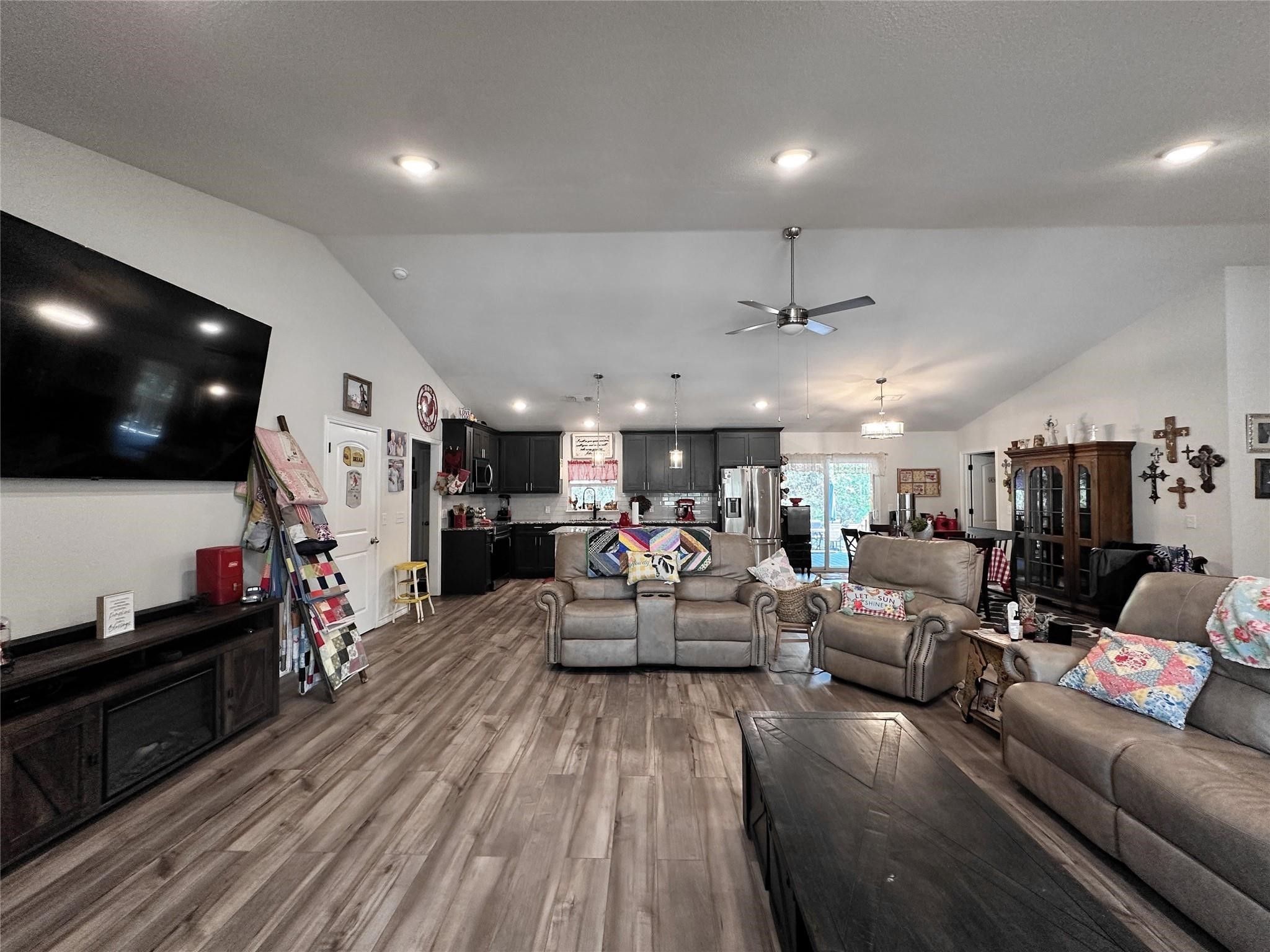 407 W Saunders Street