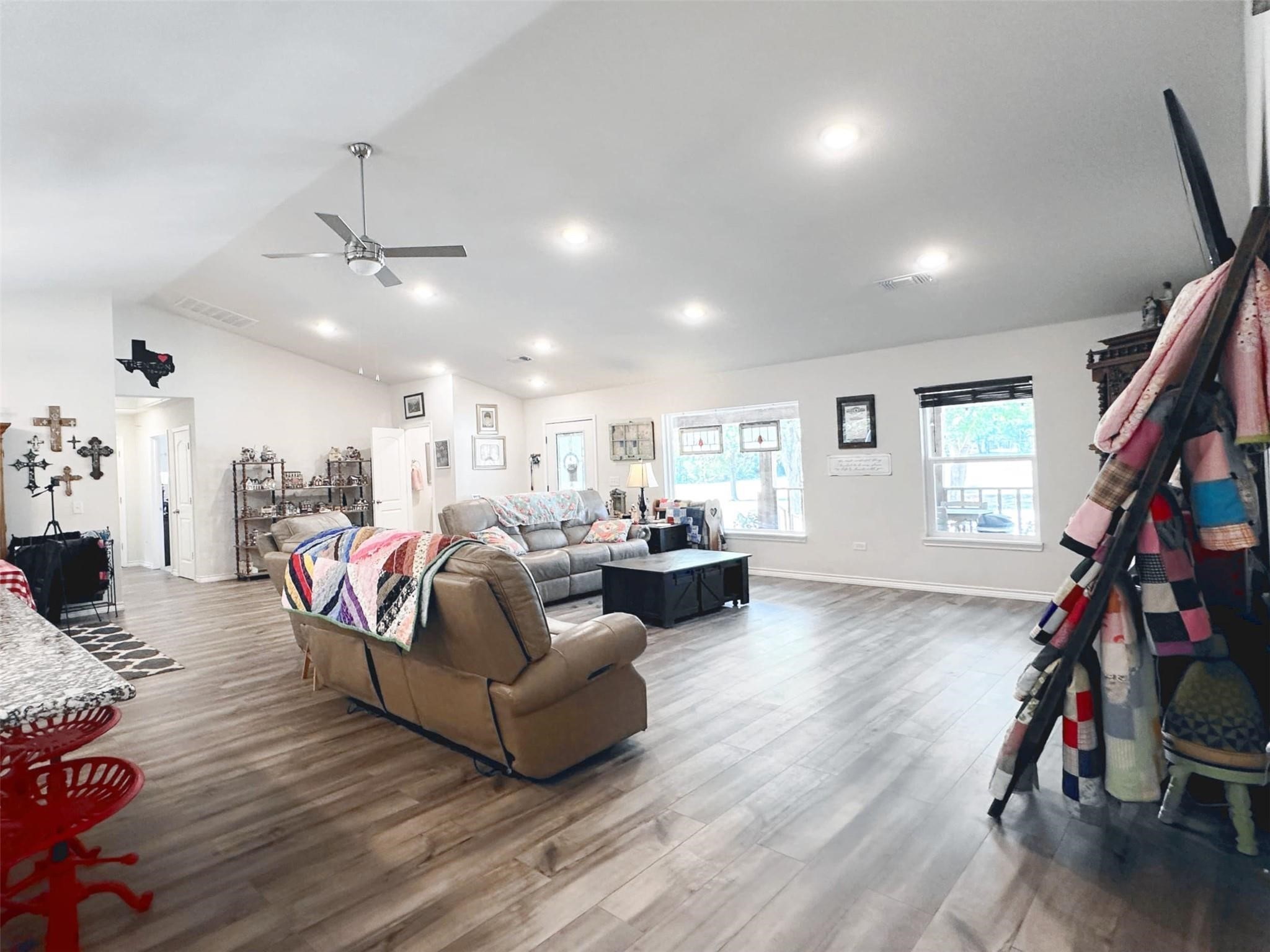 407 W Saunders Street