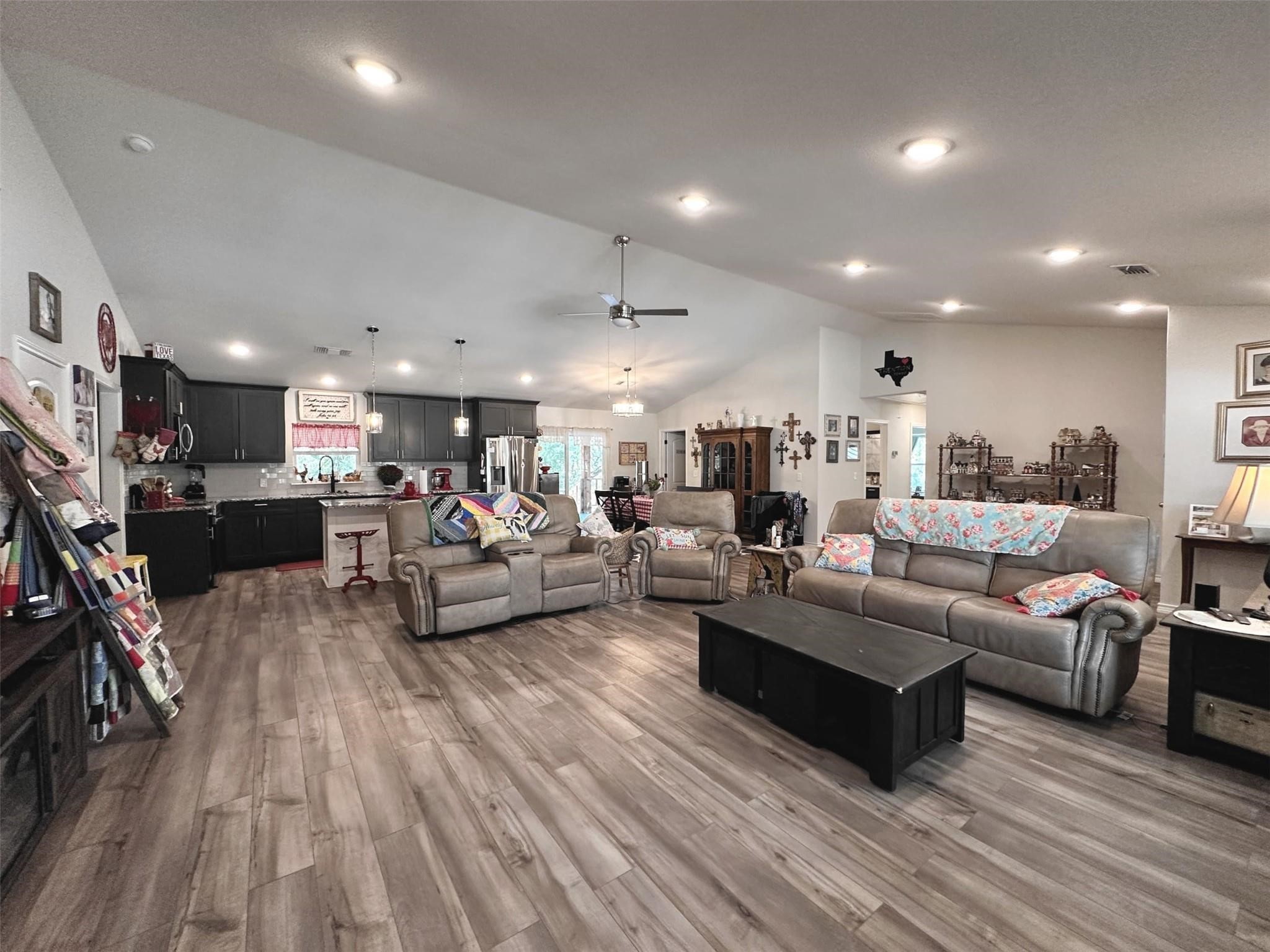 407 W Saunders Street