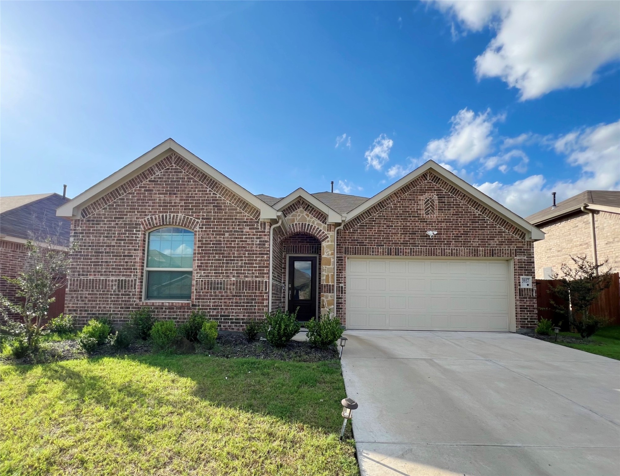 3937 Bellingham Lane