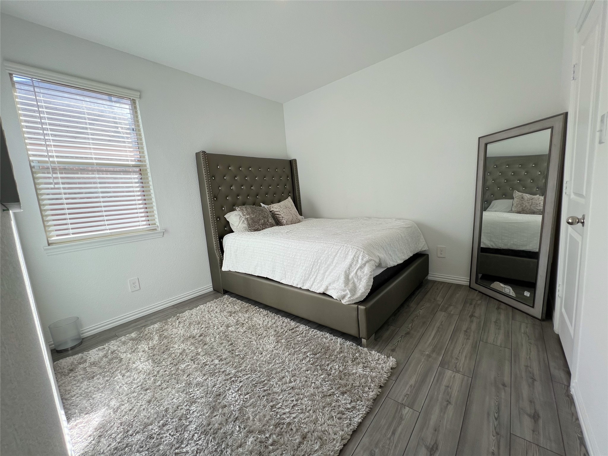3937 Bellingham Lane