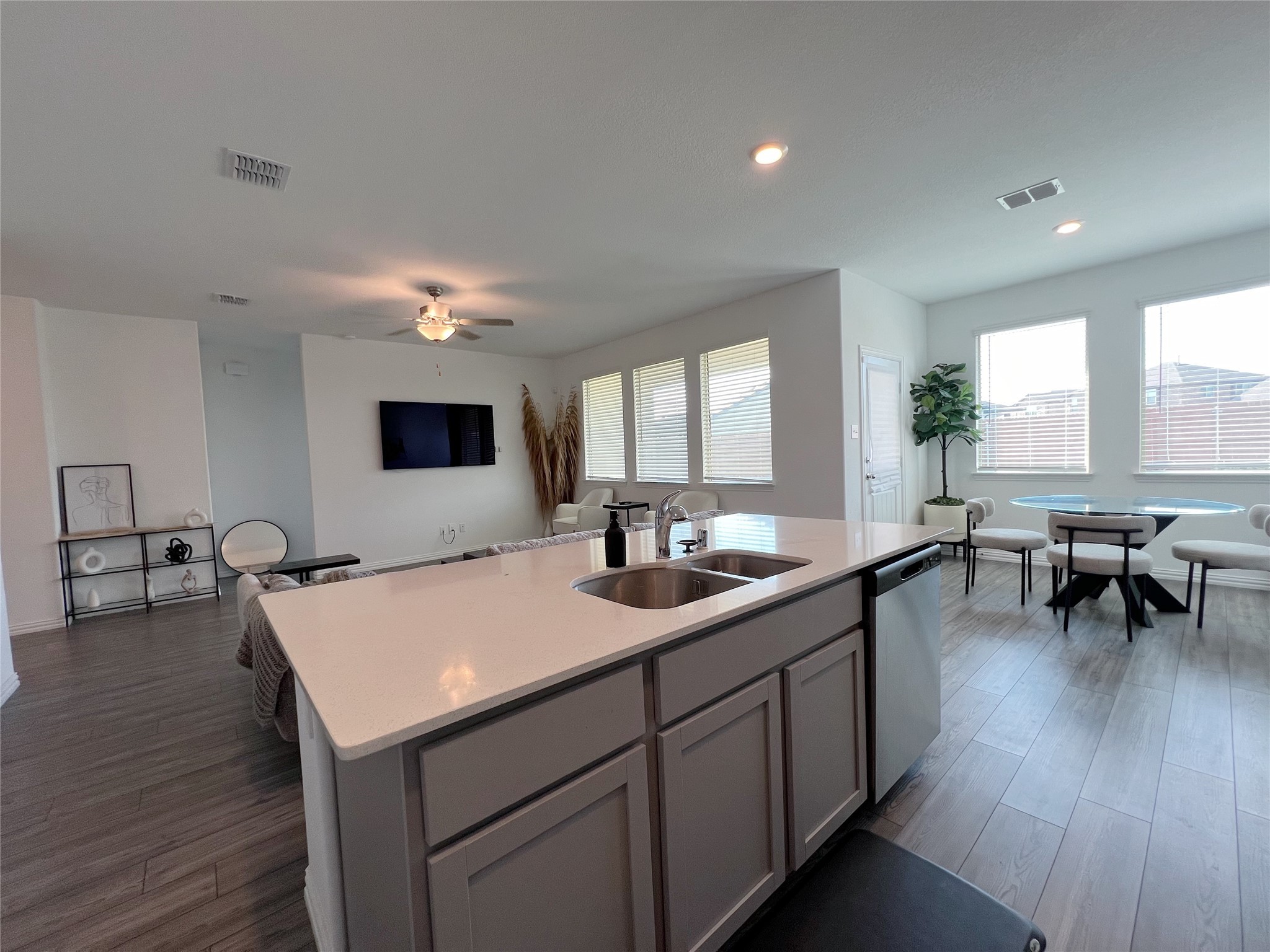 3937 Bellingham Lane