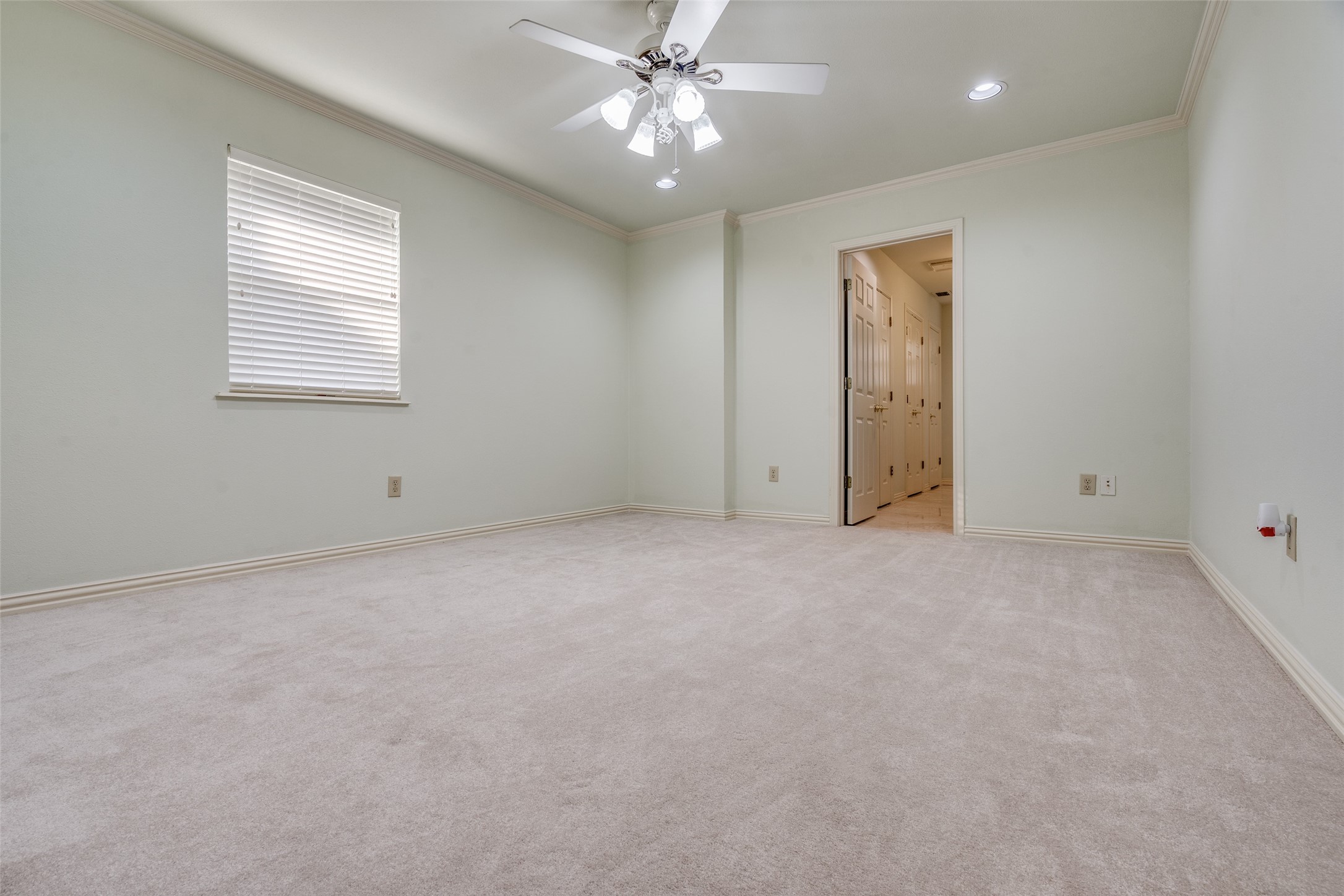 2304 Claridge Circle