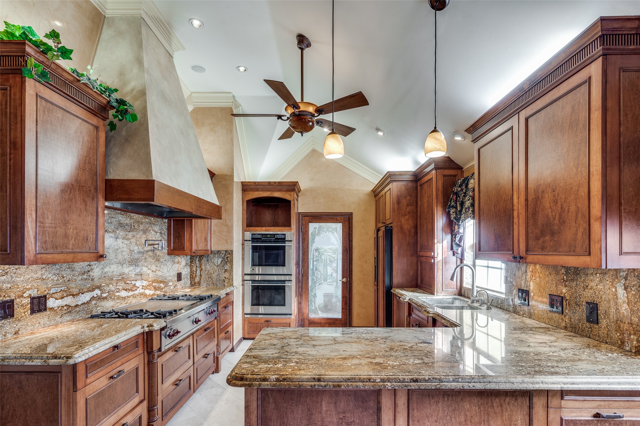 2304 Claridge Circle
