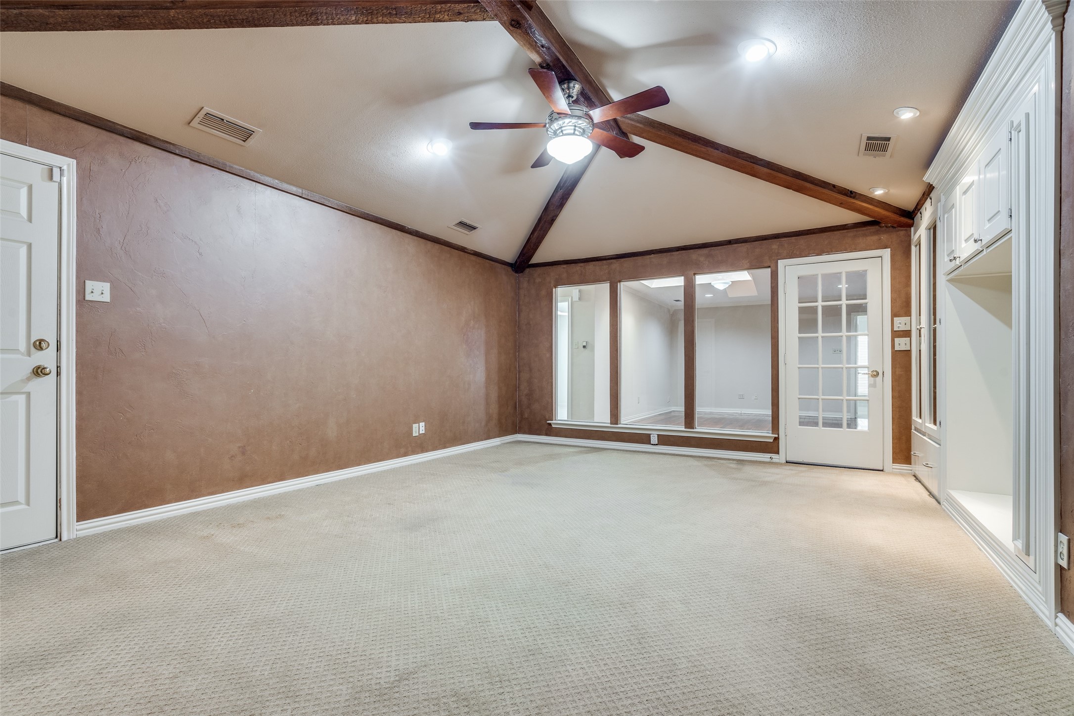 2304 Claridge Circle