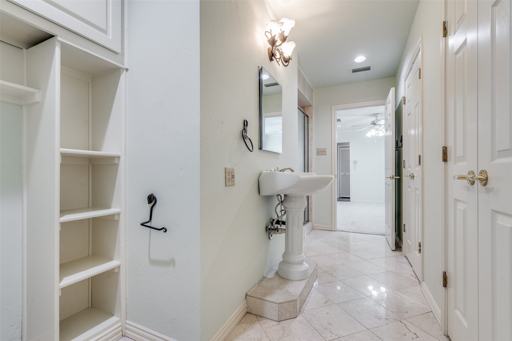 2304 Claridge Circle