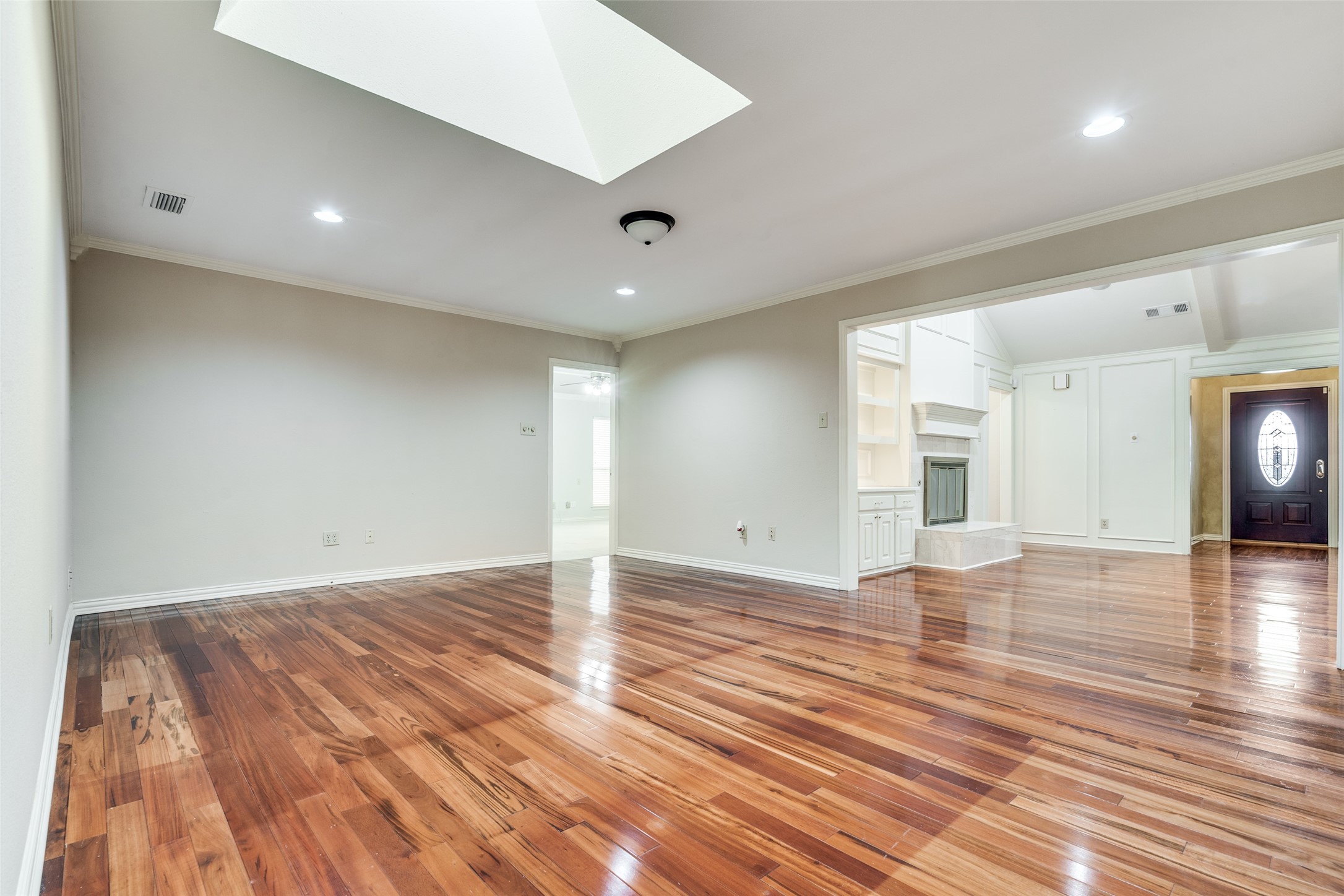 2304 Claridge Circle