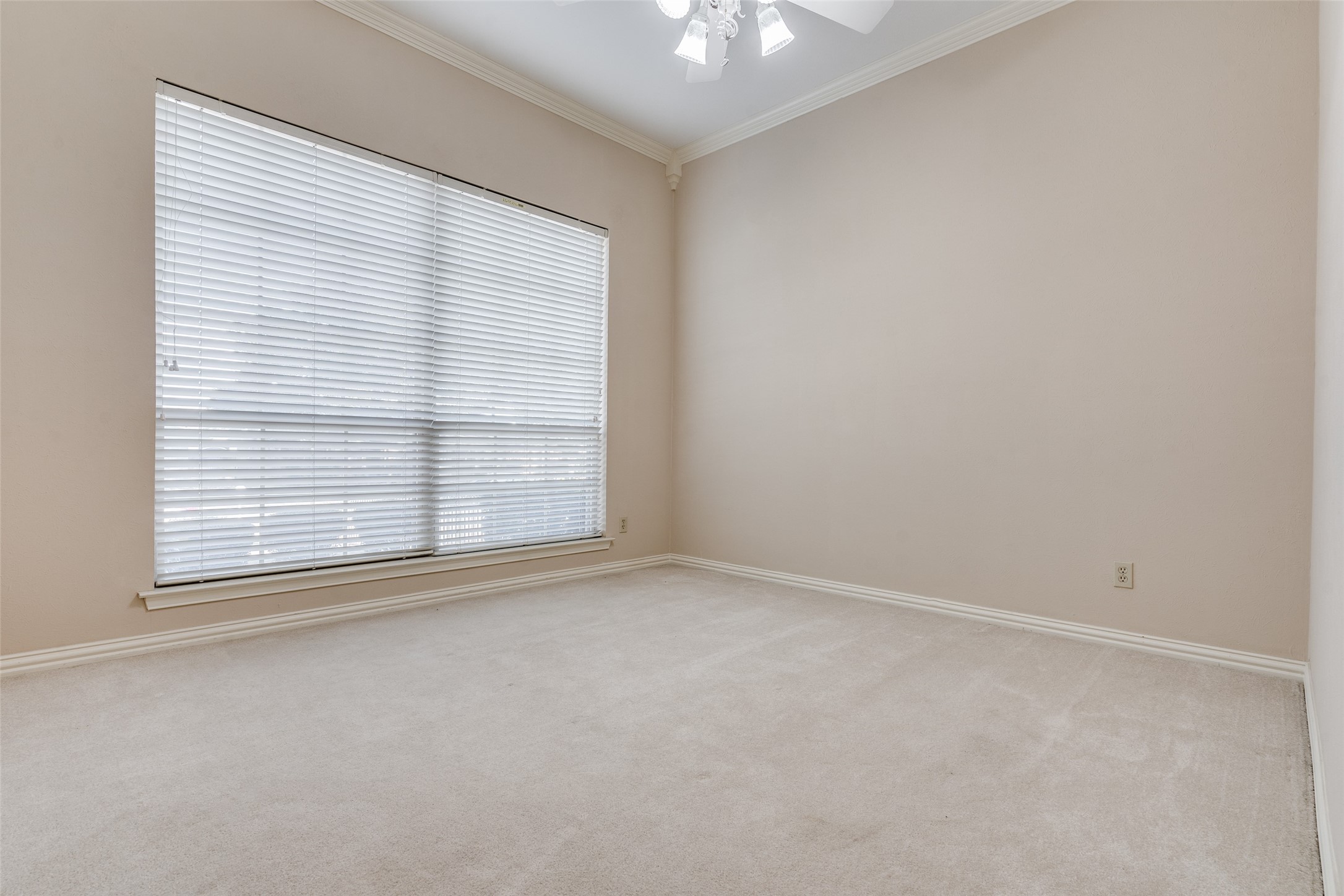 2304 Claridge Circle