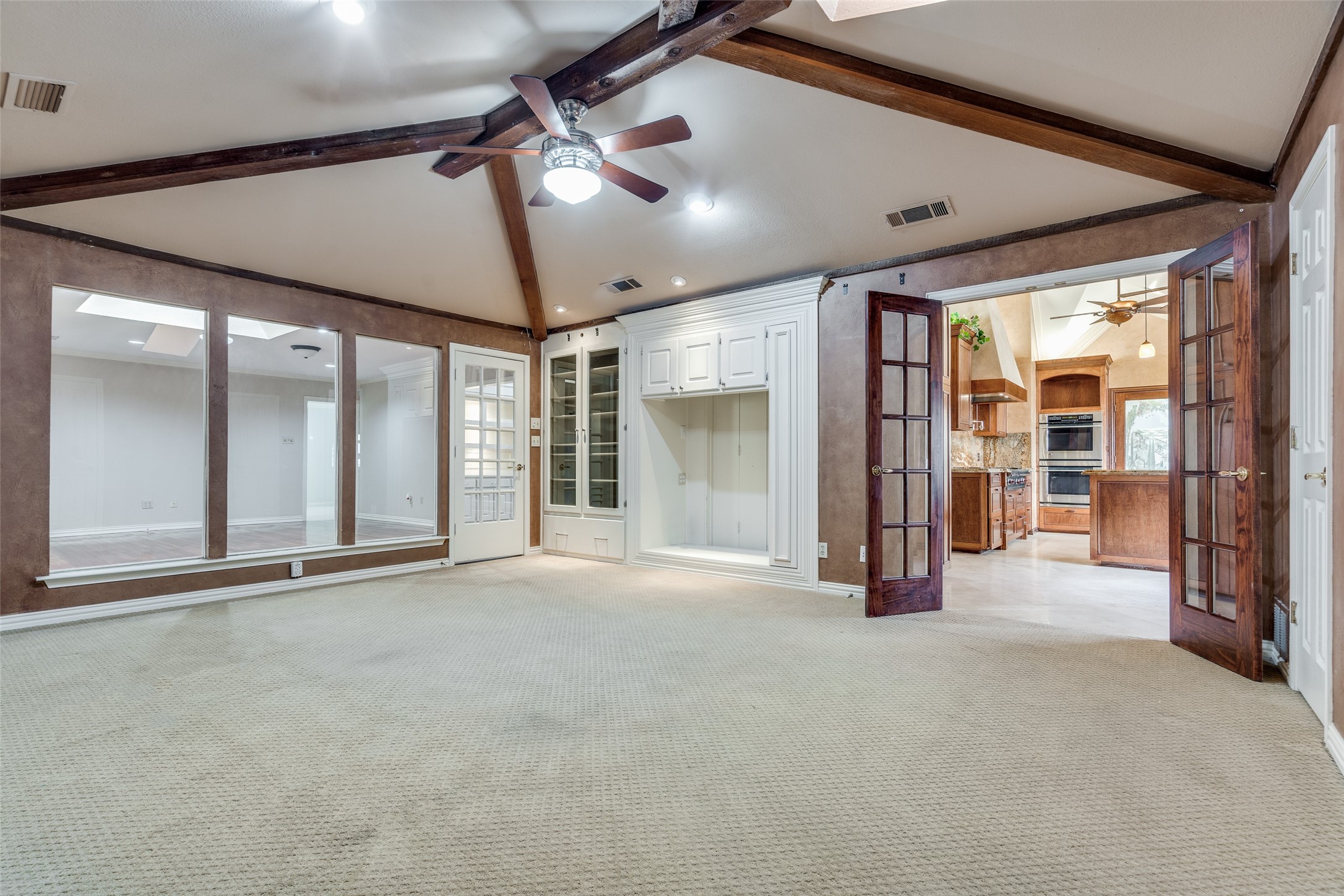 2304 Claridge Circle