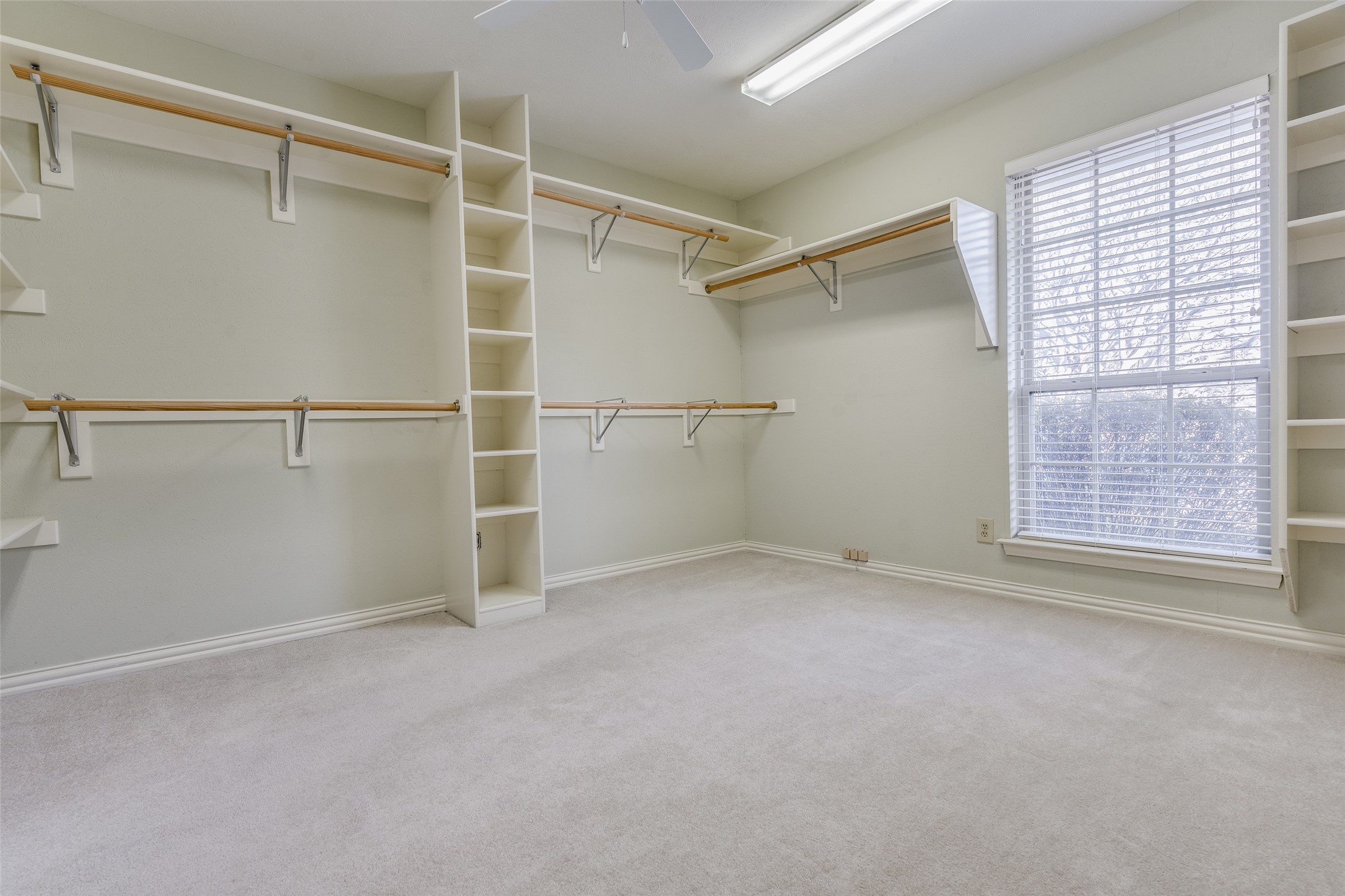 2304 Claridge Circle