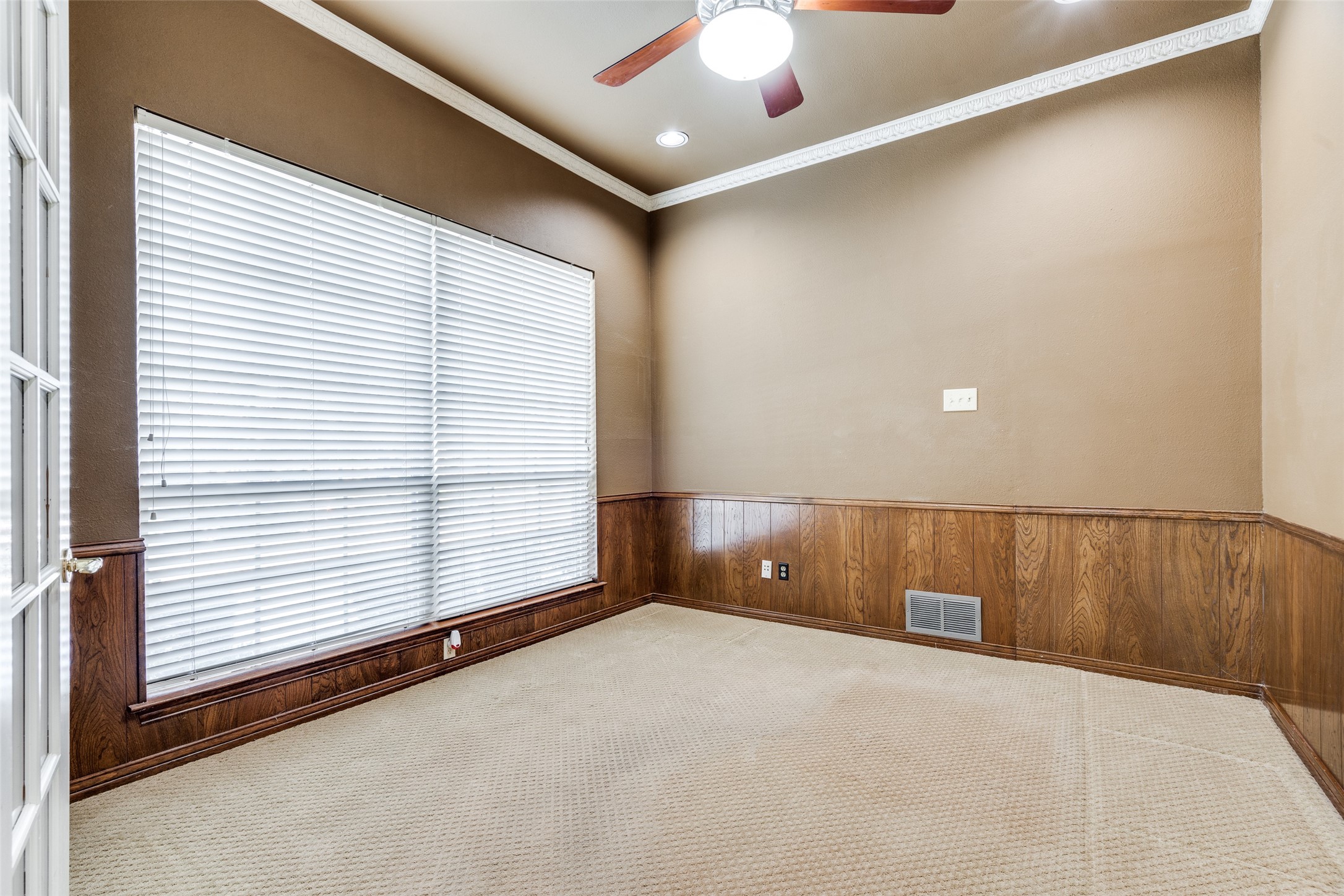2304 Claridge Circle