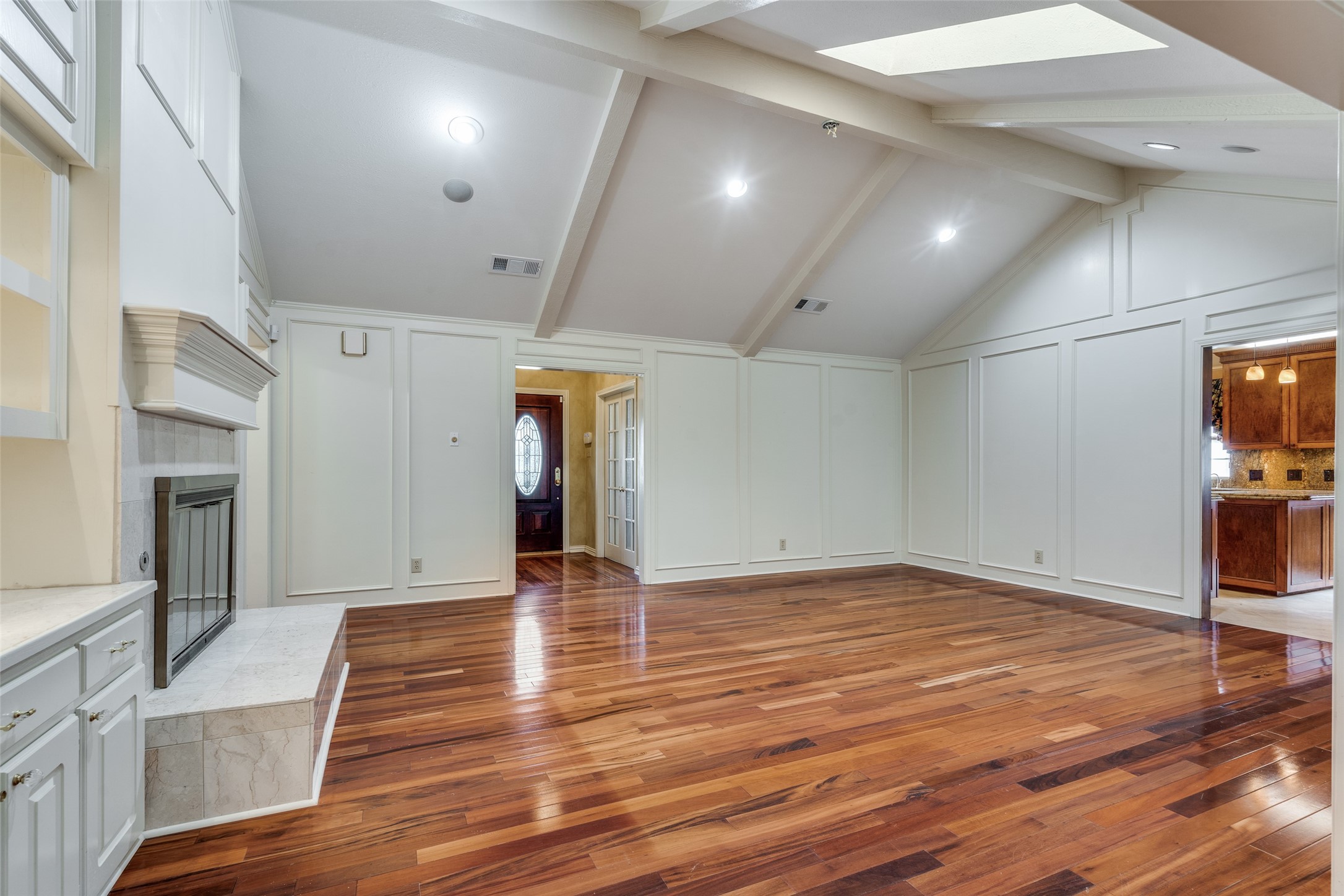 2304 Claridge Circle