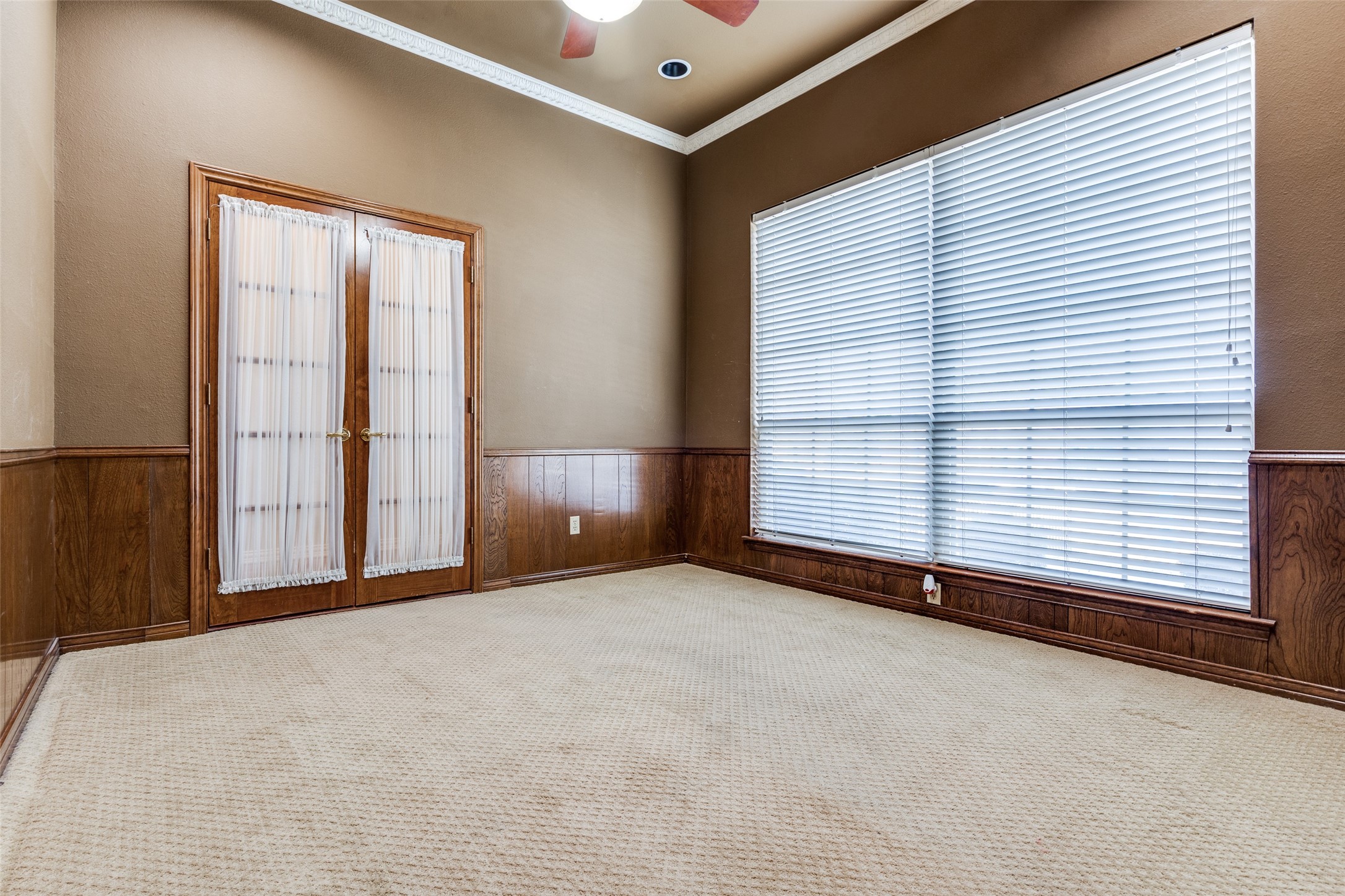 2304 Claridge Circle