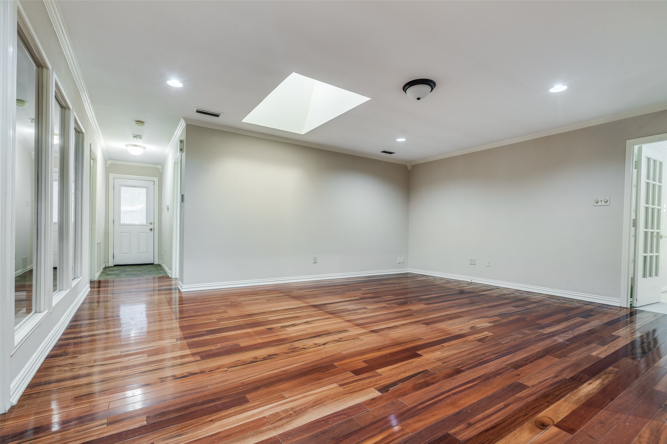 2304 Claridge Circle