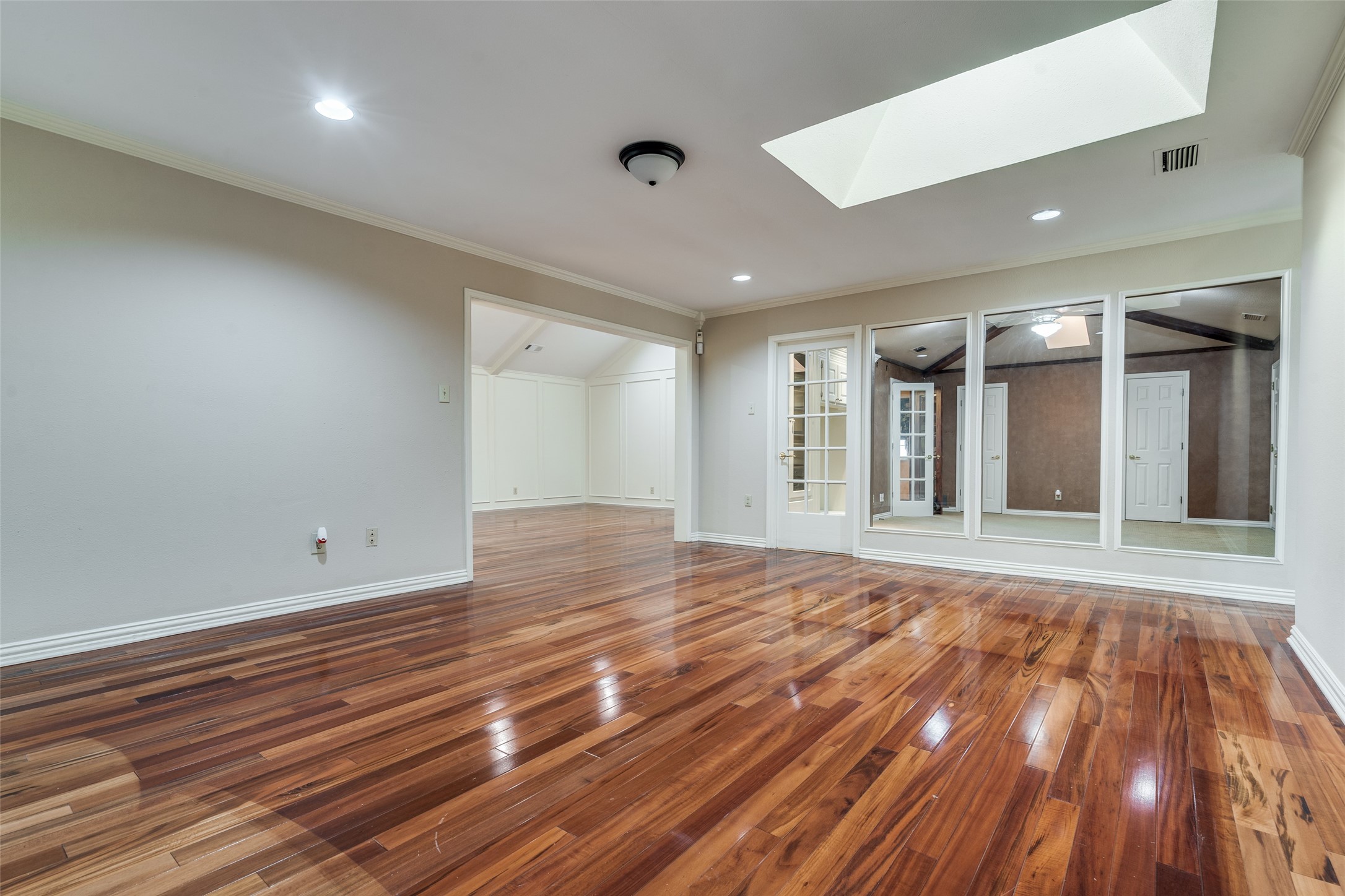 2304 Claridge Circle