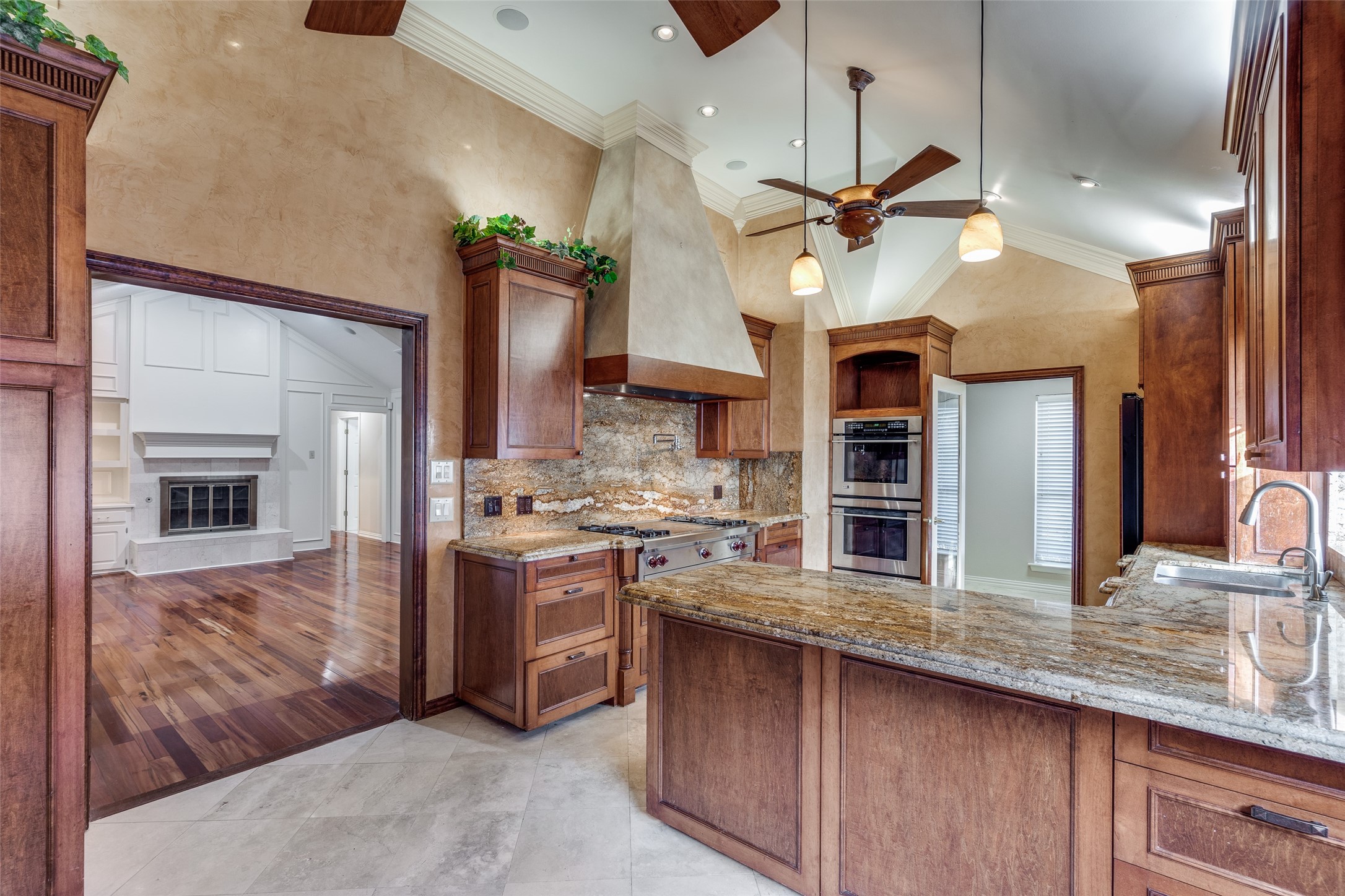 2304 Claridge Circle
