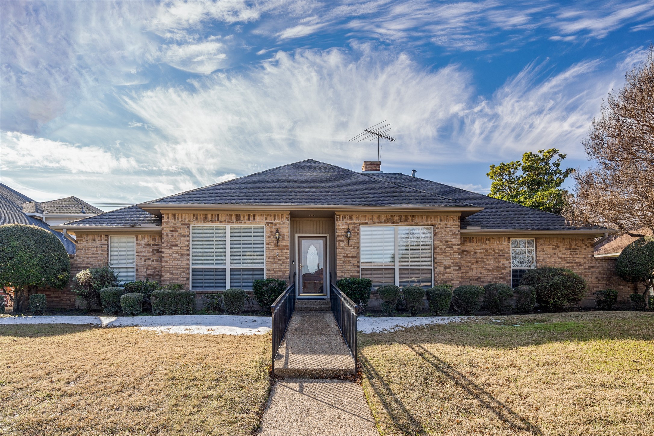 2304 Claridge Circle