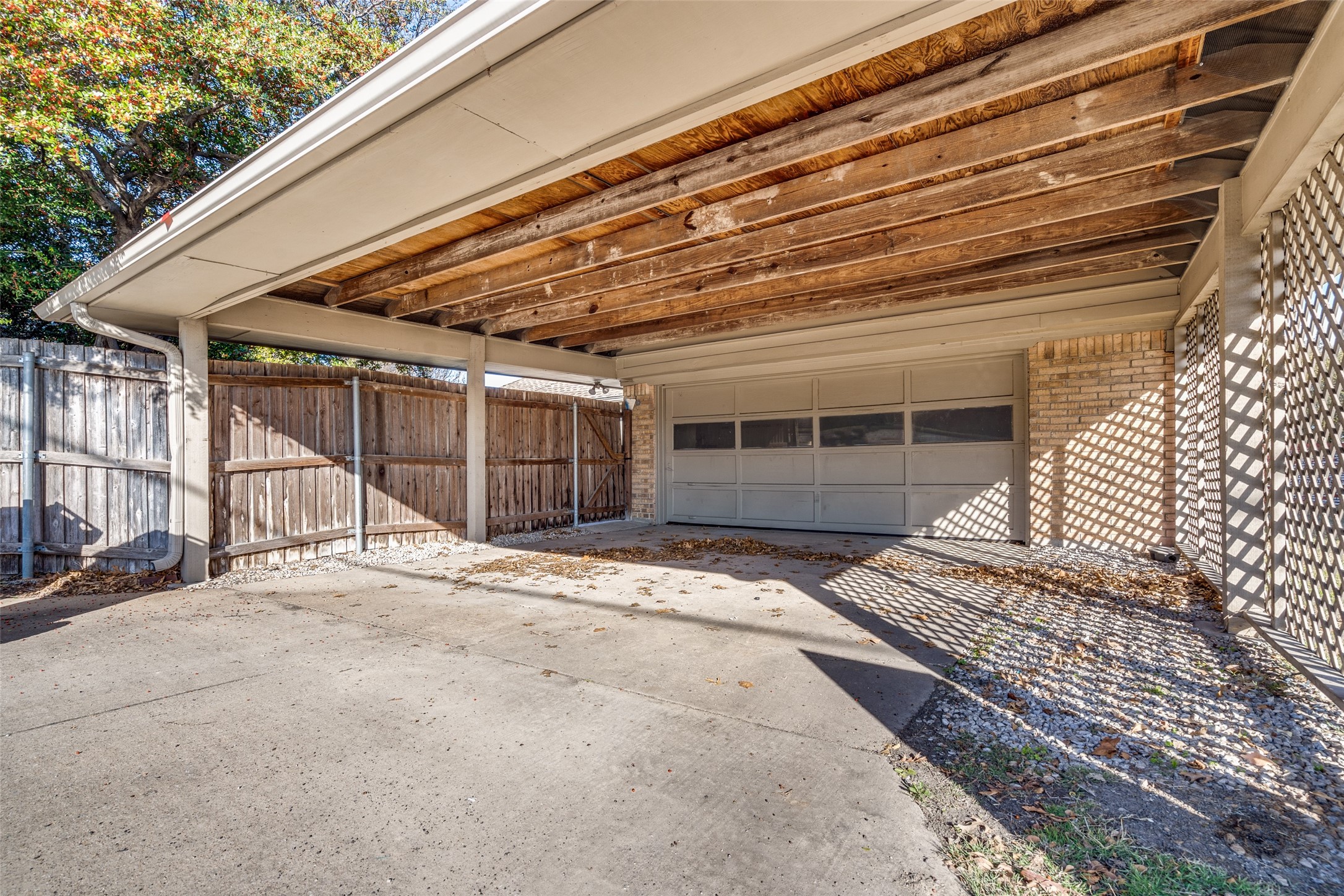 2304 Claridge Circle