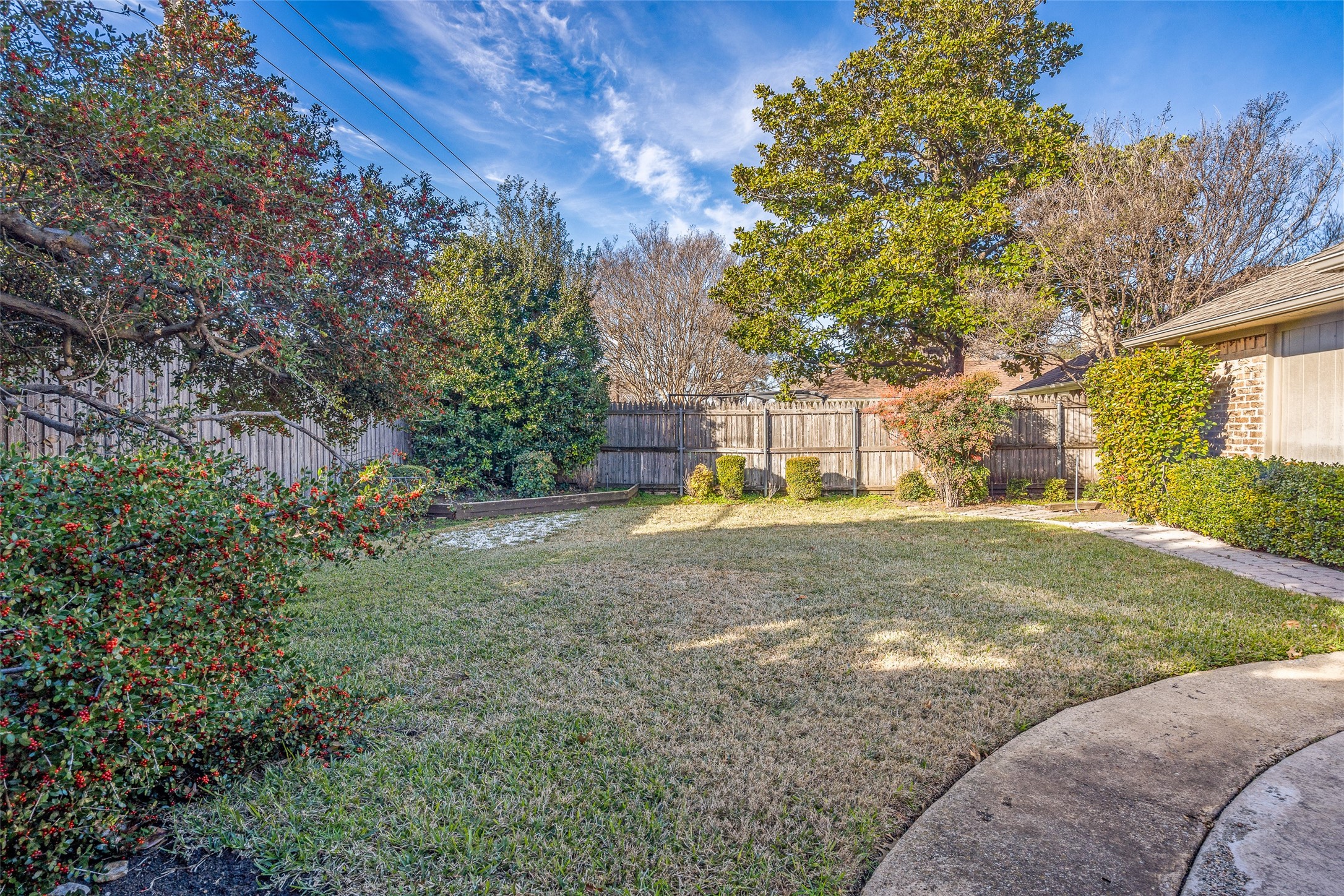 2304 Claridge Circle