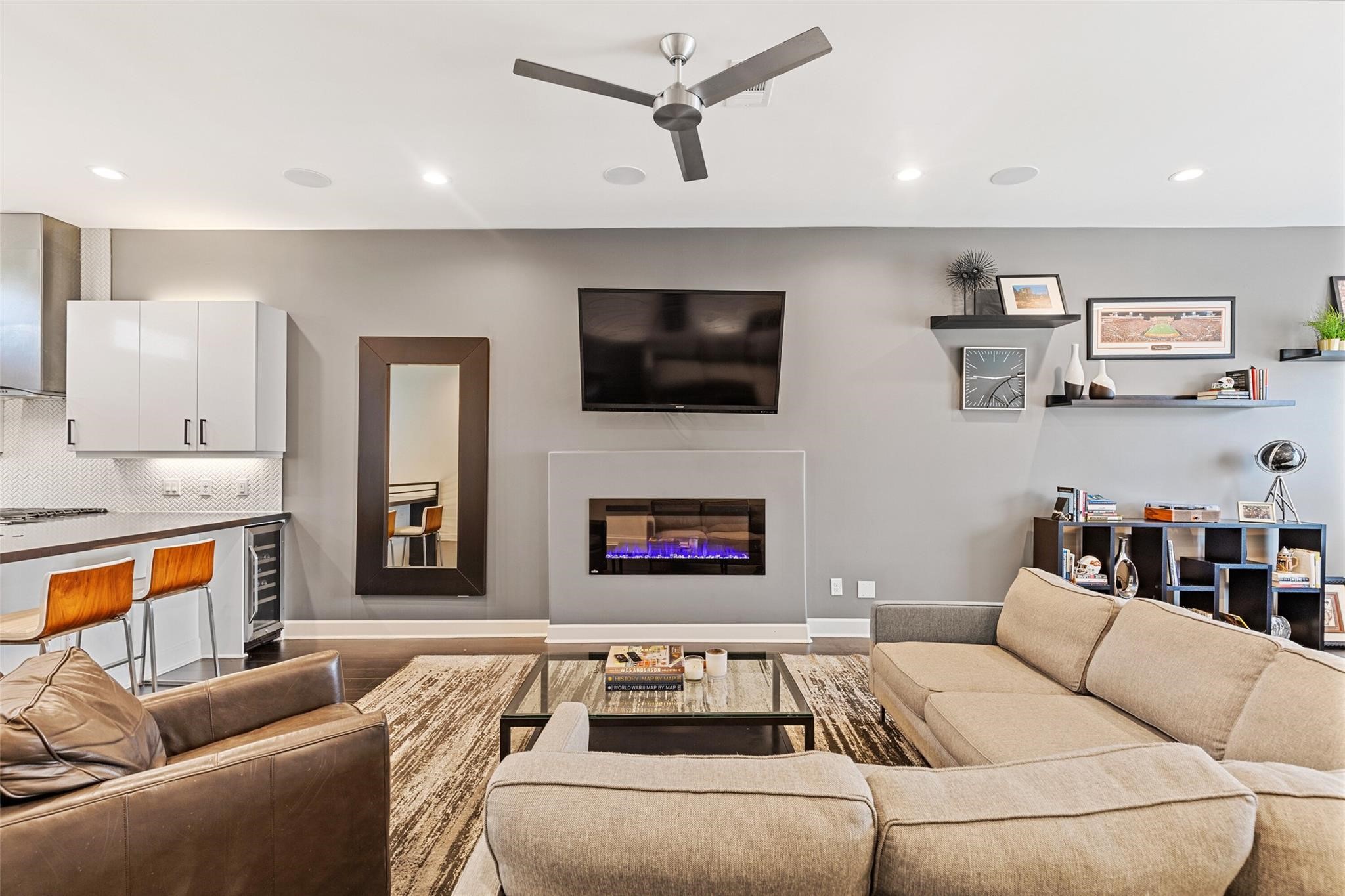 1625 Hickory Street 102