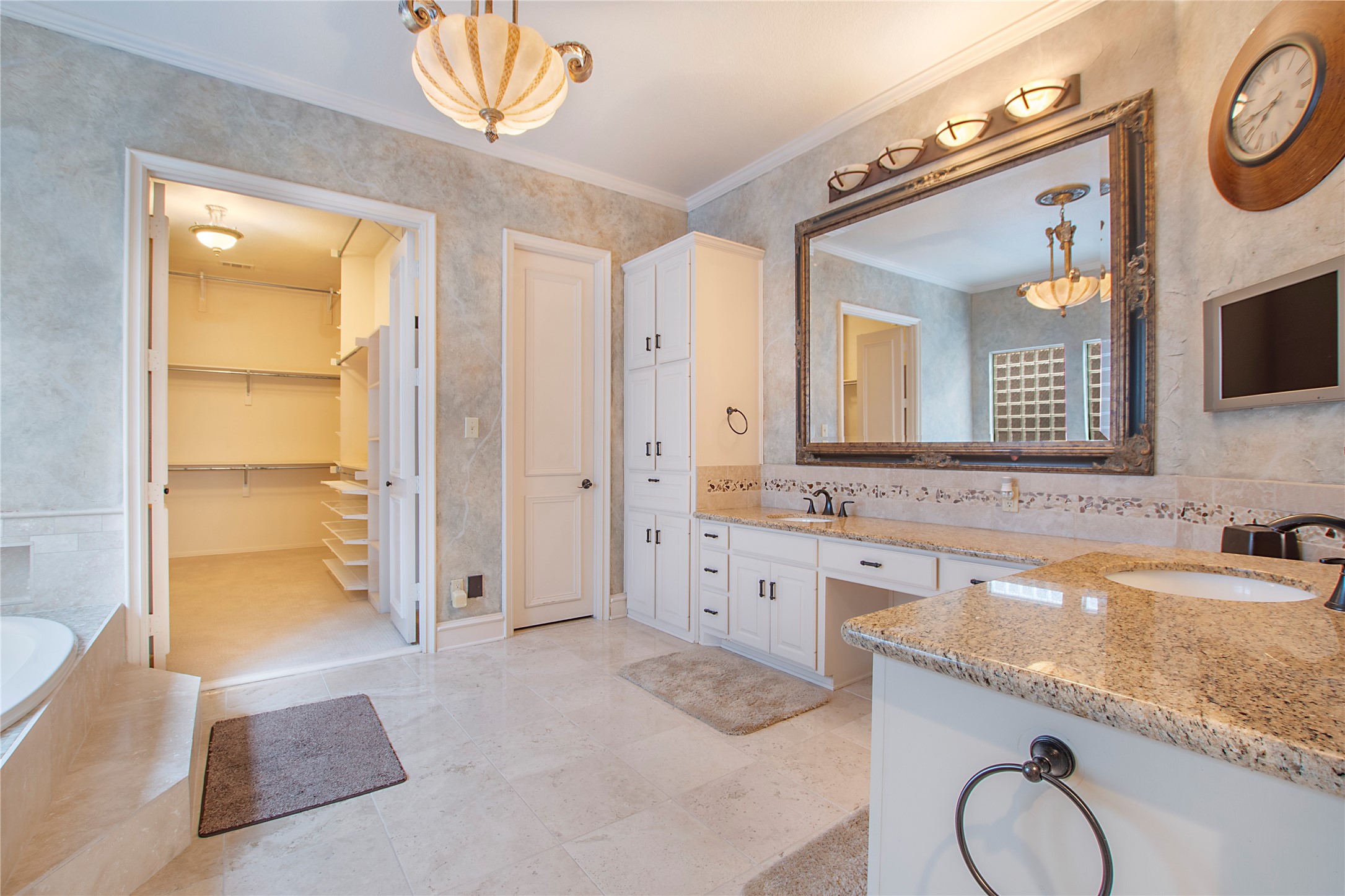 8931 Guernsey Lane