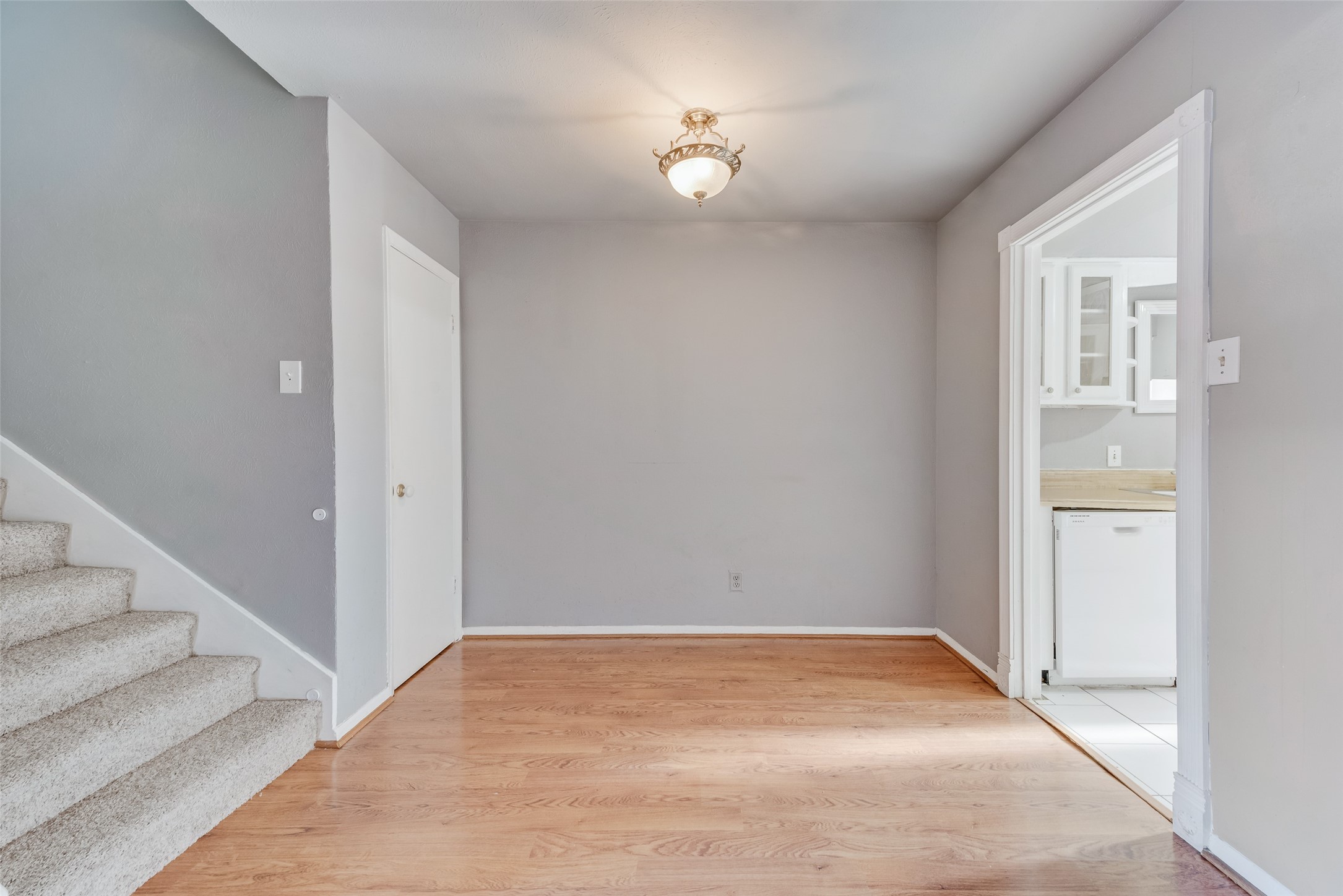 1809 E Grauwyler Road 130
