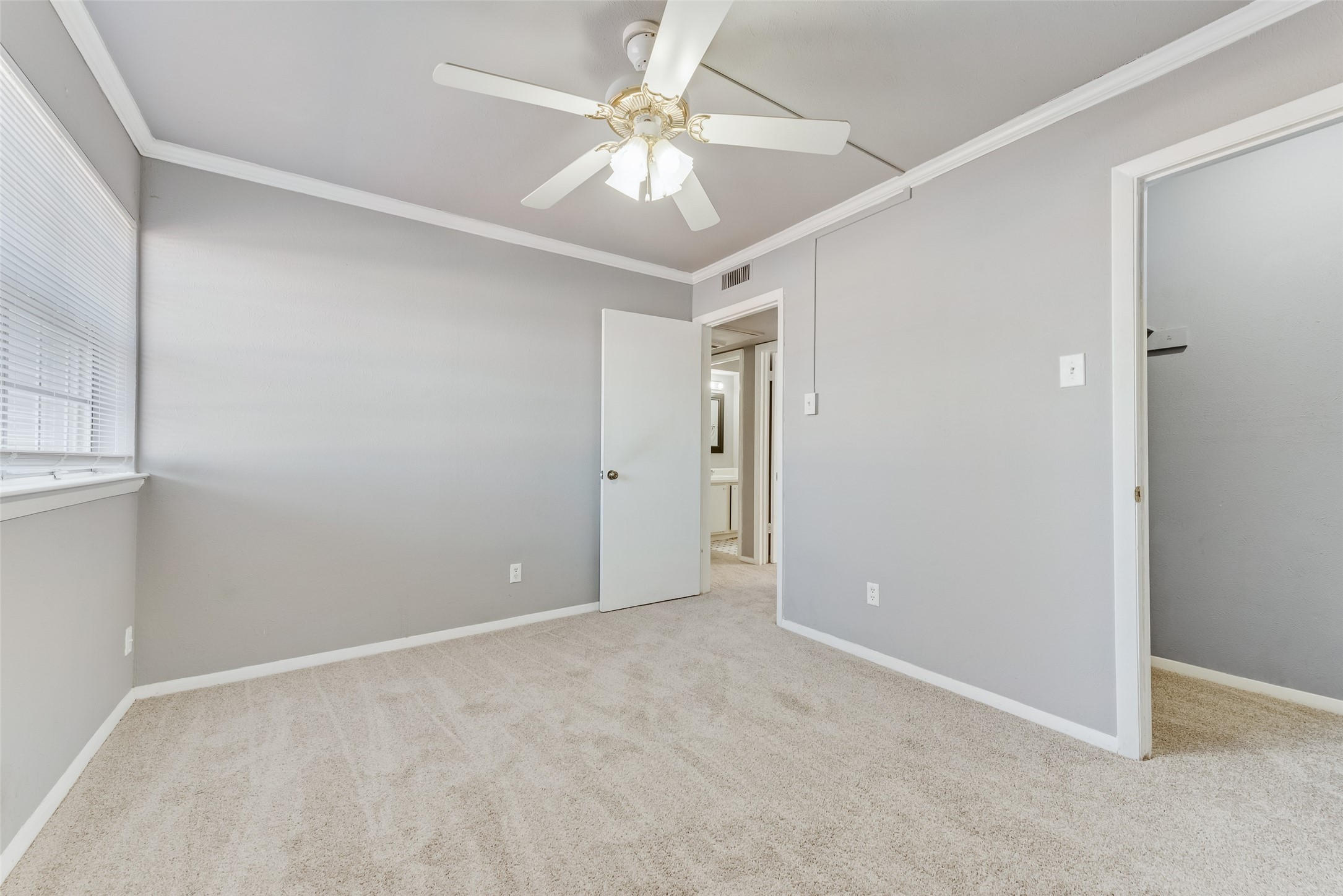 1809 E Grauwyler Road 130