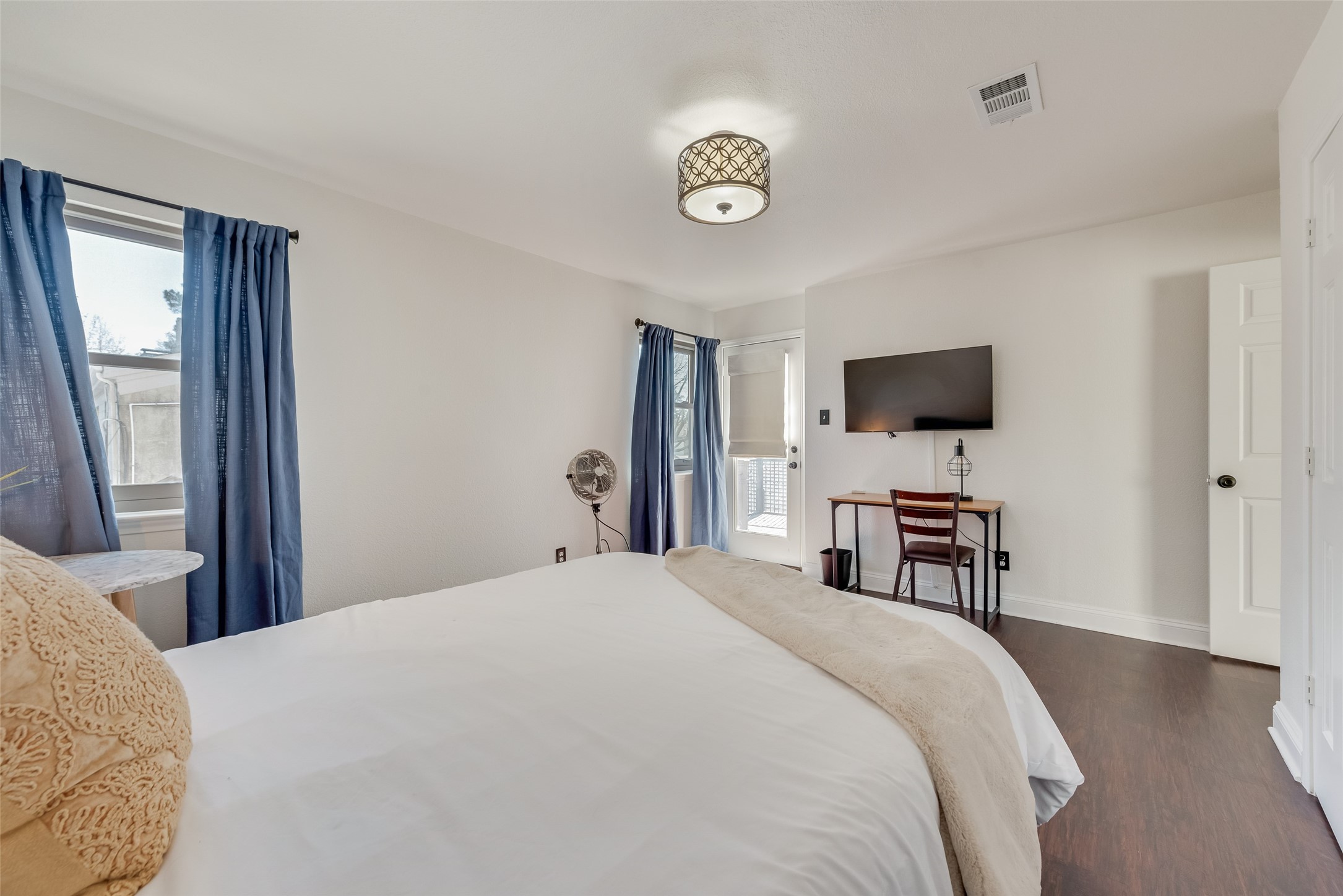 5016 Pershing Street