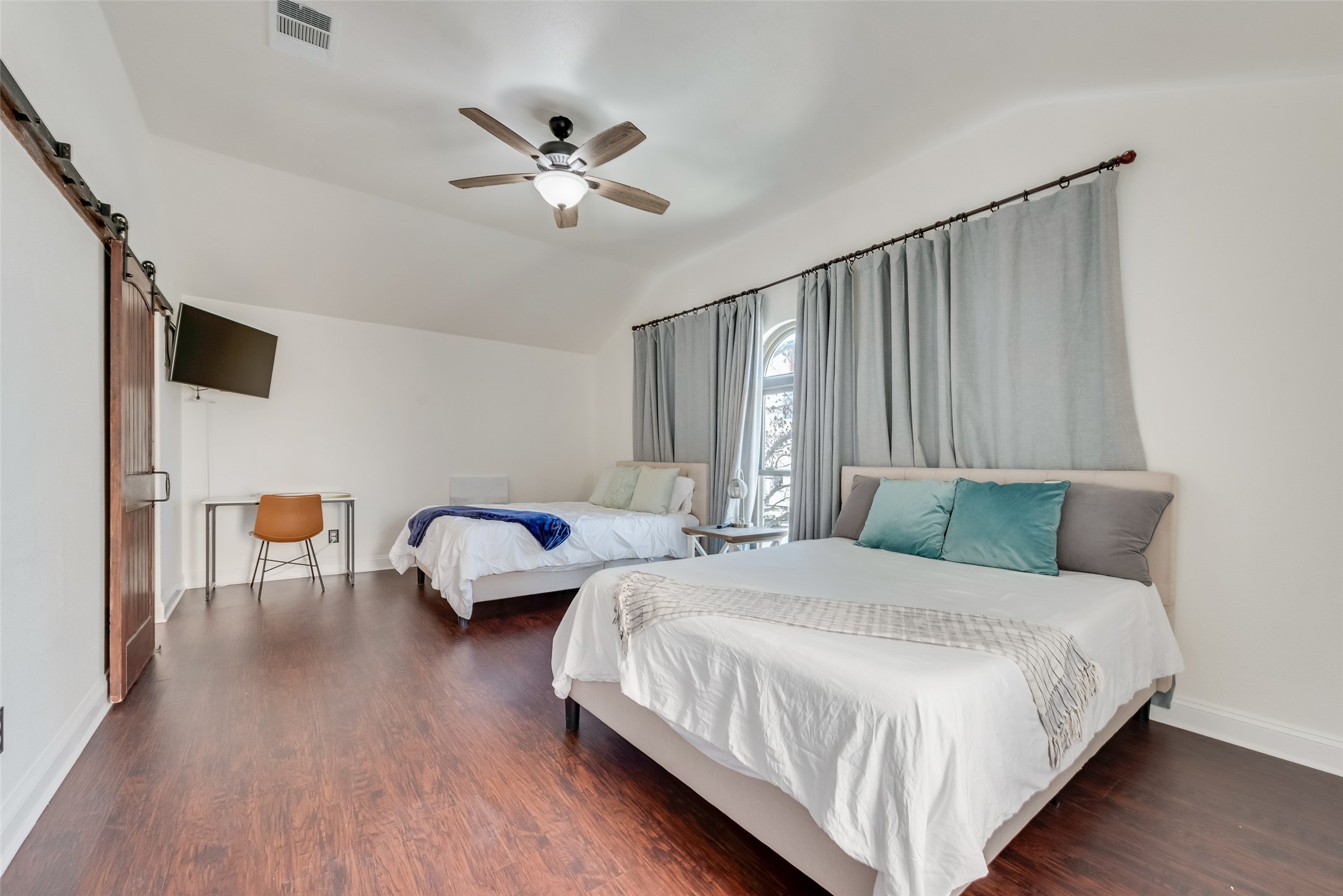 5016 Pershing Street