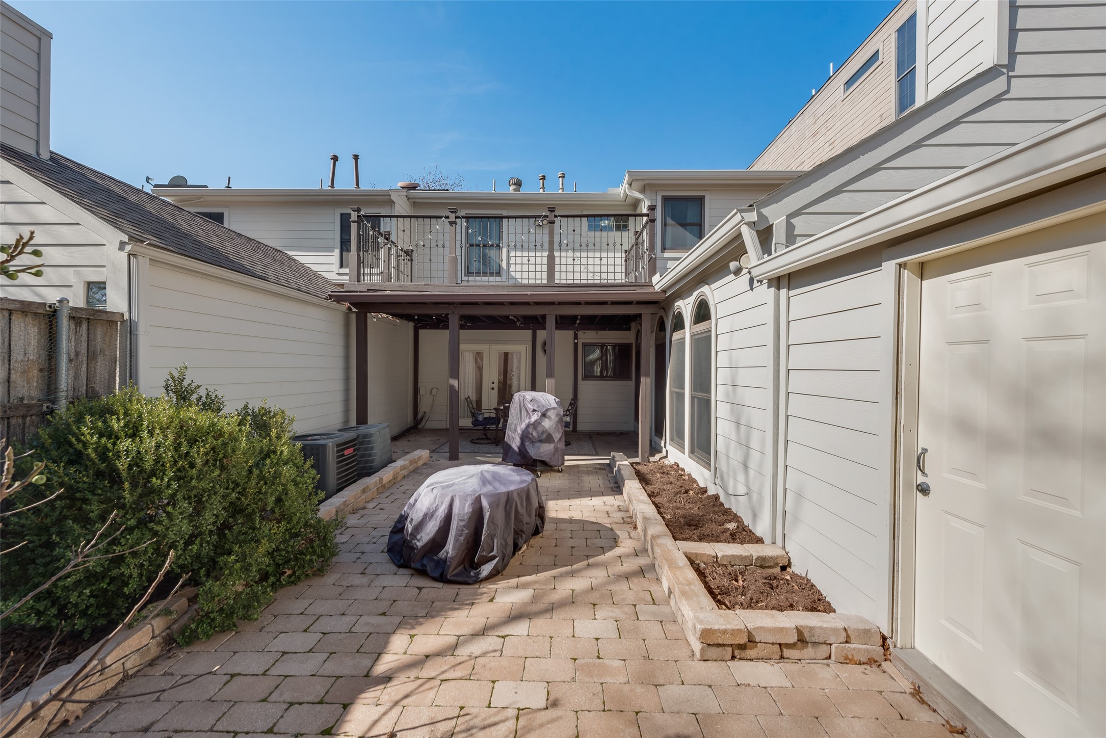 5016 Pershing Street