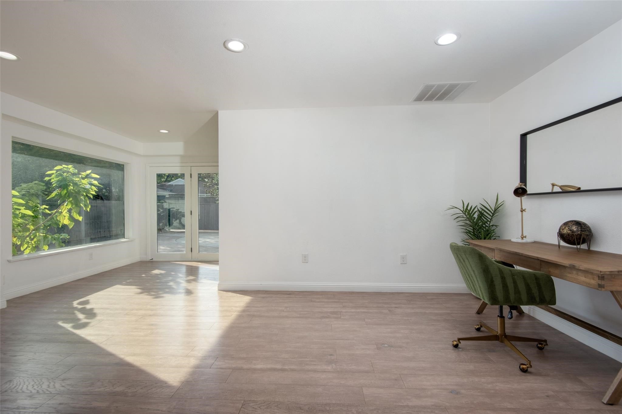 5346 W Mockingbird Lane