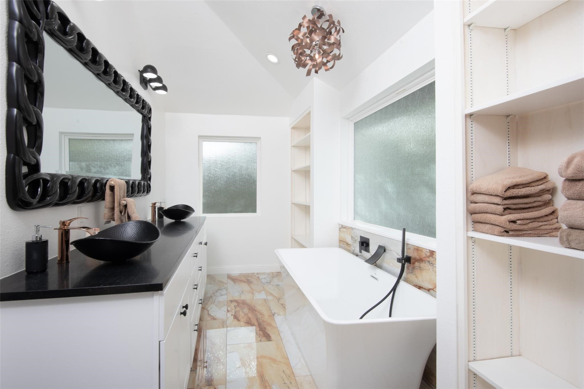 5346 W Mockingbird Lane