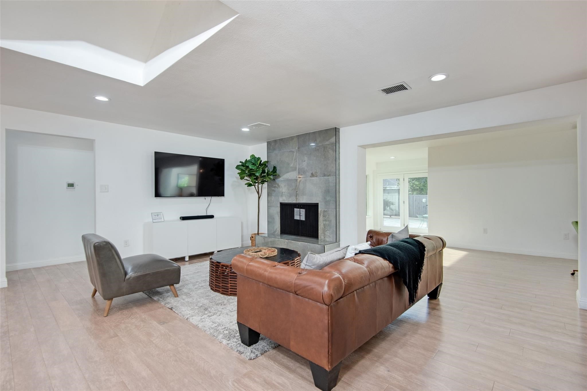 5346 W Mockingbird Lane